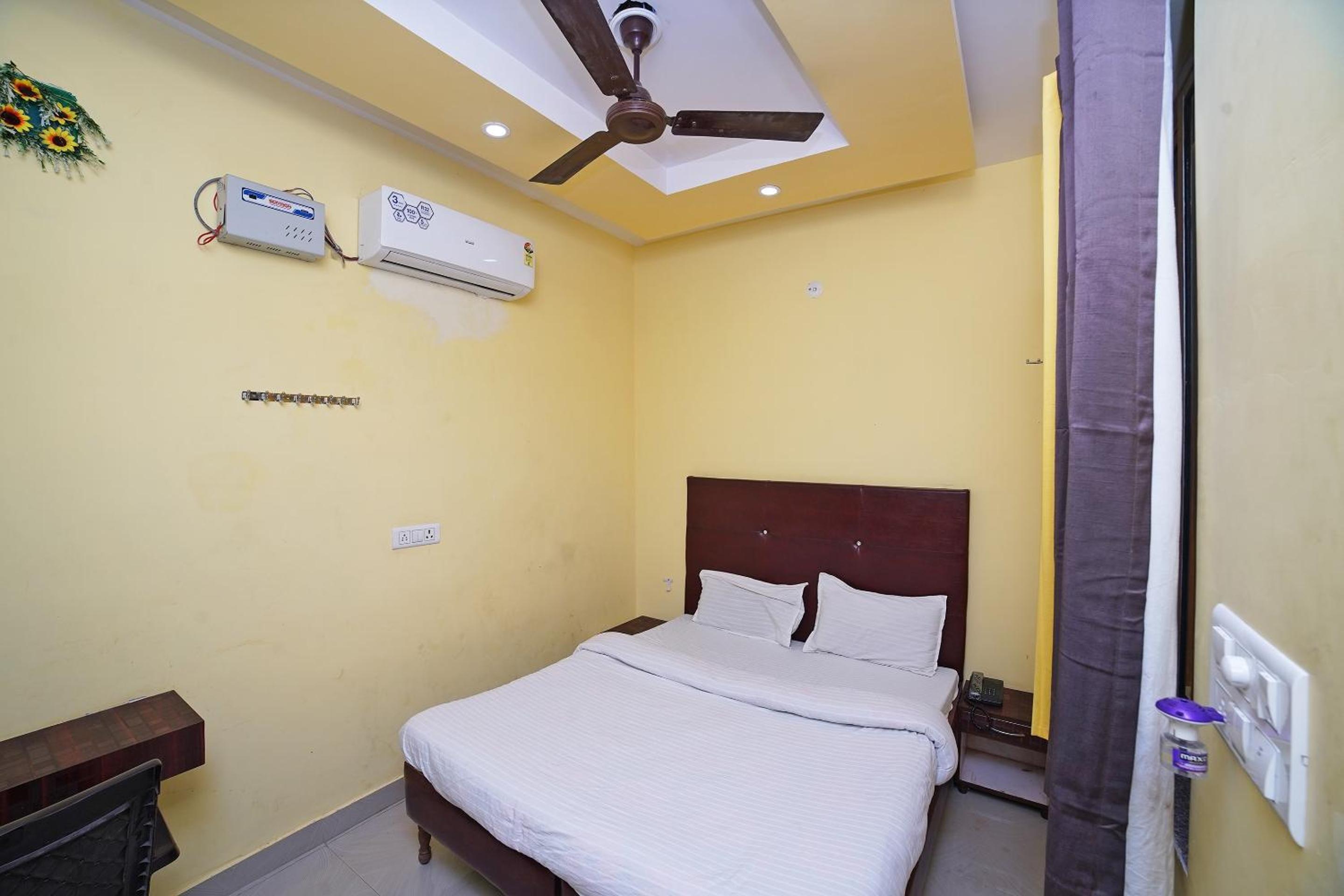 Standard Double Room with Fan - Photo 3