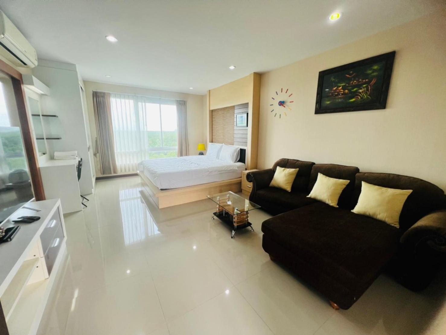 Deluxe Room (2 Adults + 1 Child) photo 1