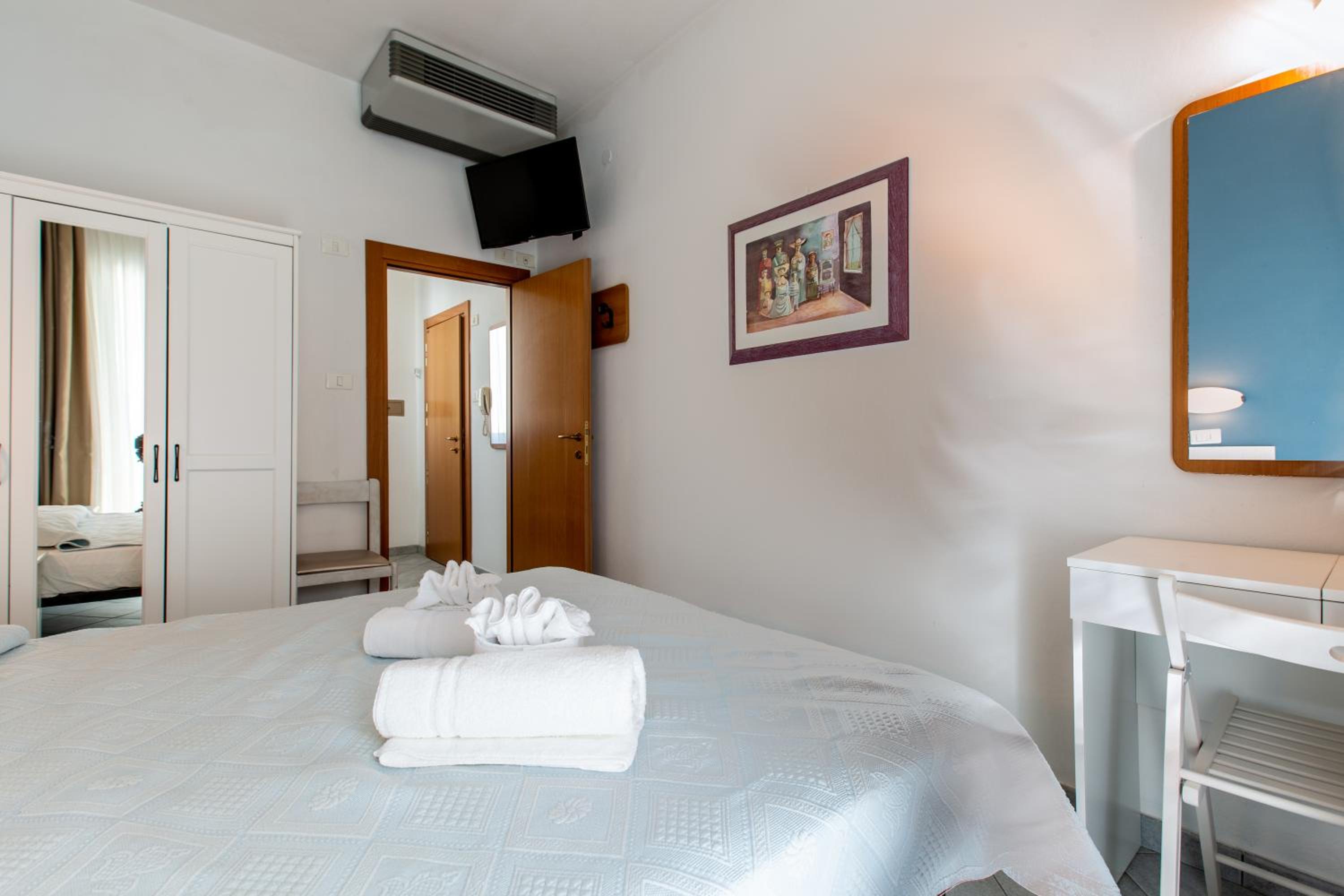 Quadruple Room - Photo 2