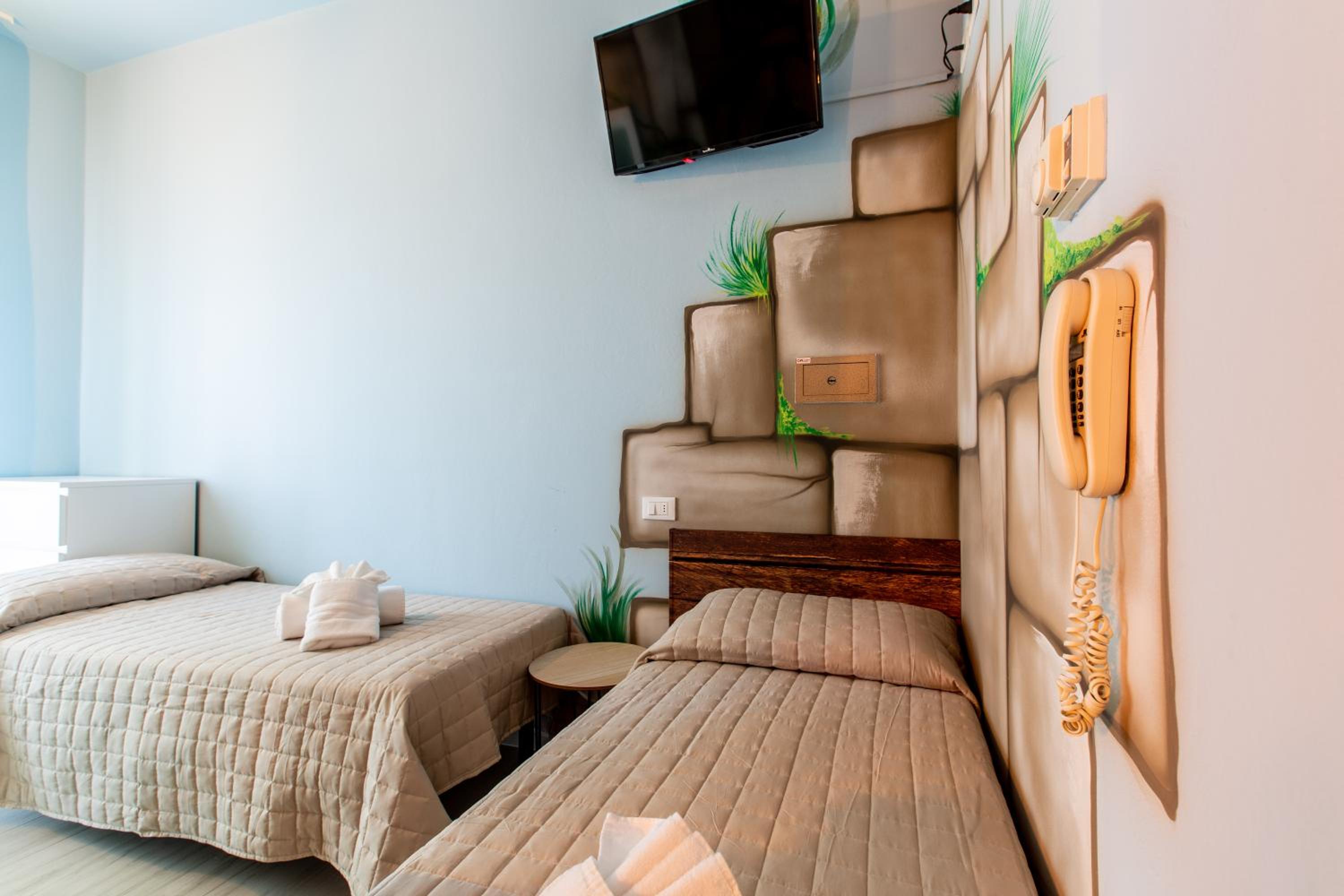 Superior Family Room - Photo 8