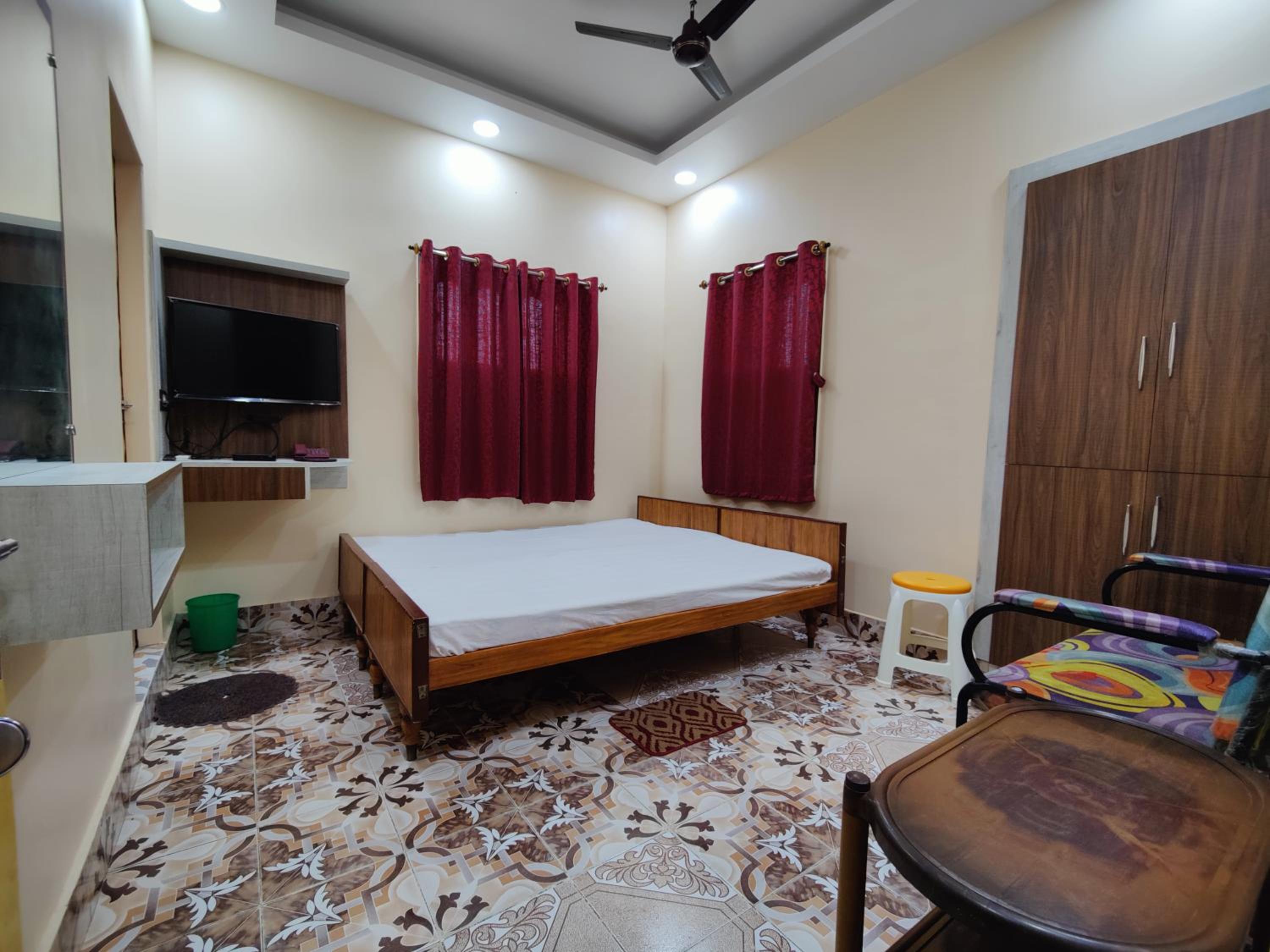 Deluxe King Room - Photo 4