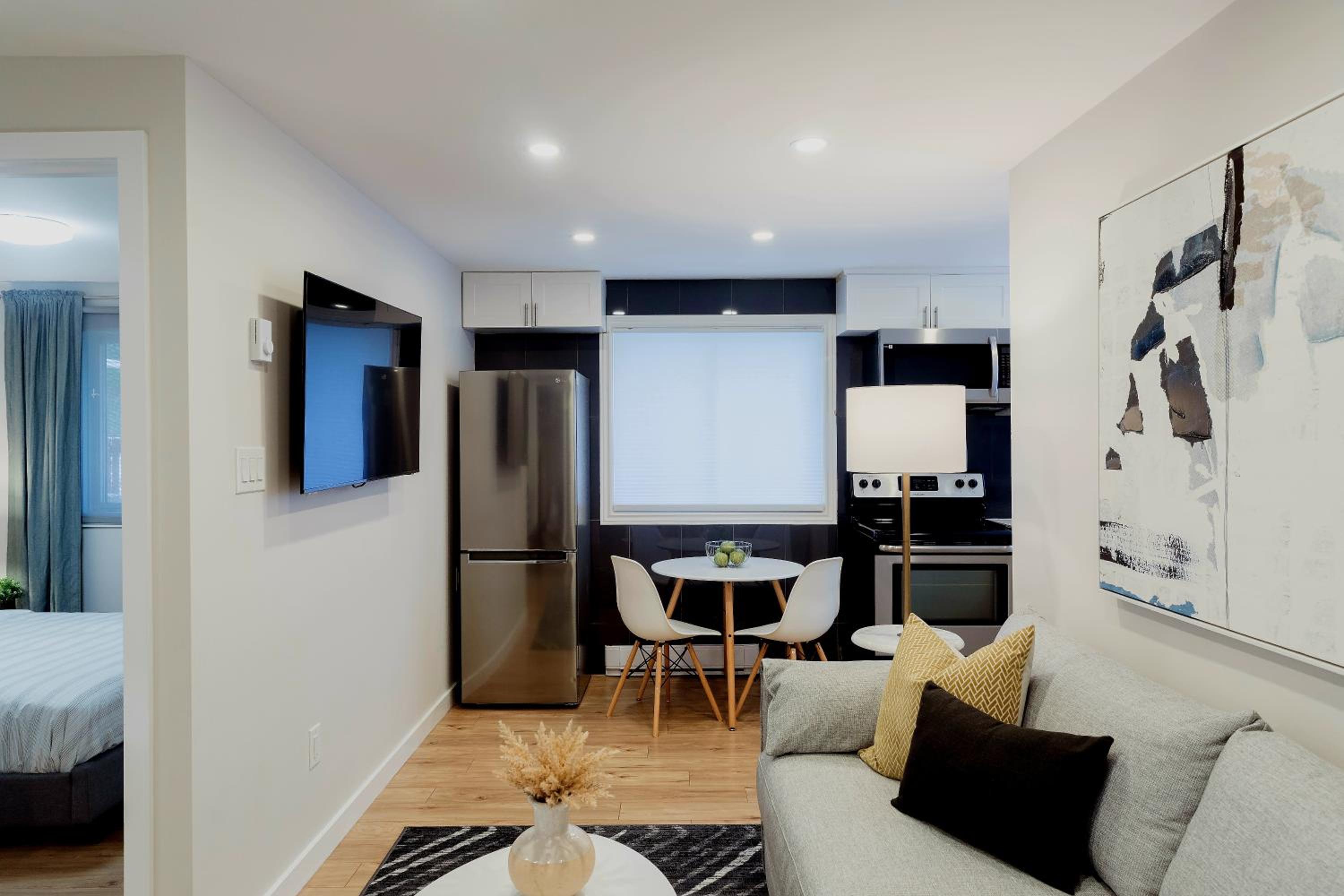 One-Bedroom Apartment photo 1