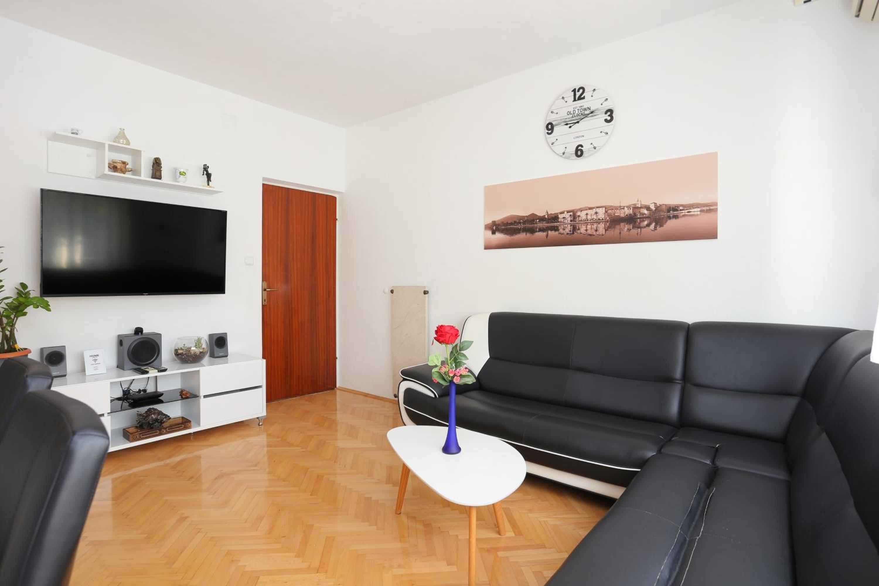Three-Bedroom Apartment With Terrace And Sea View