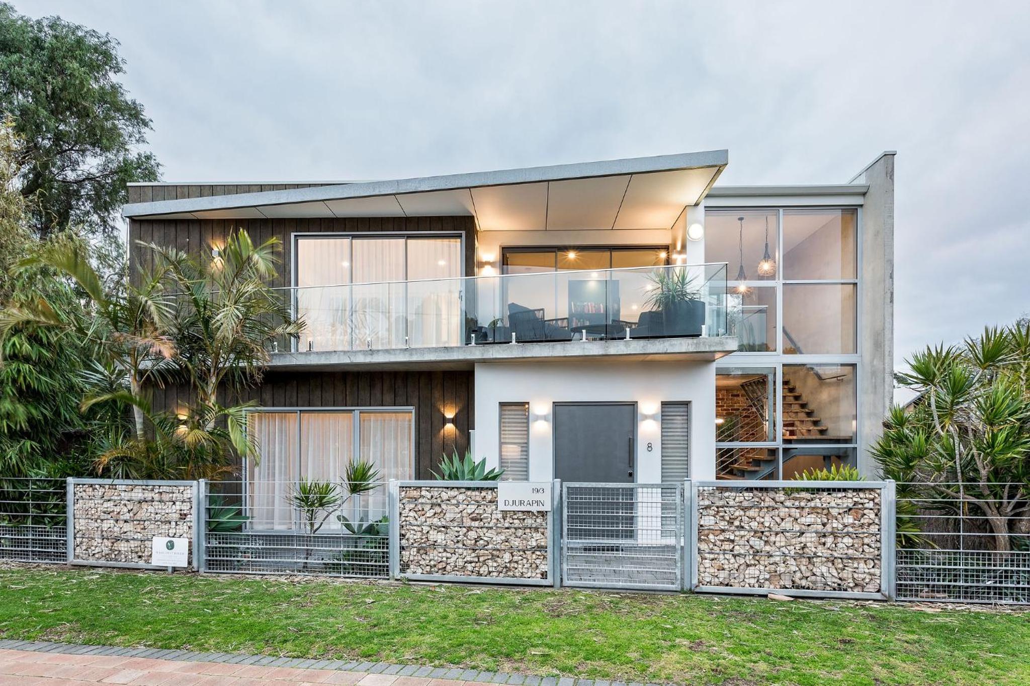 Three-Bedroom House photo 2