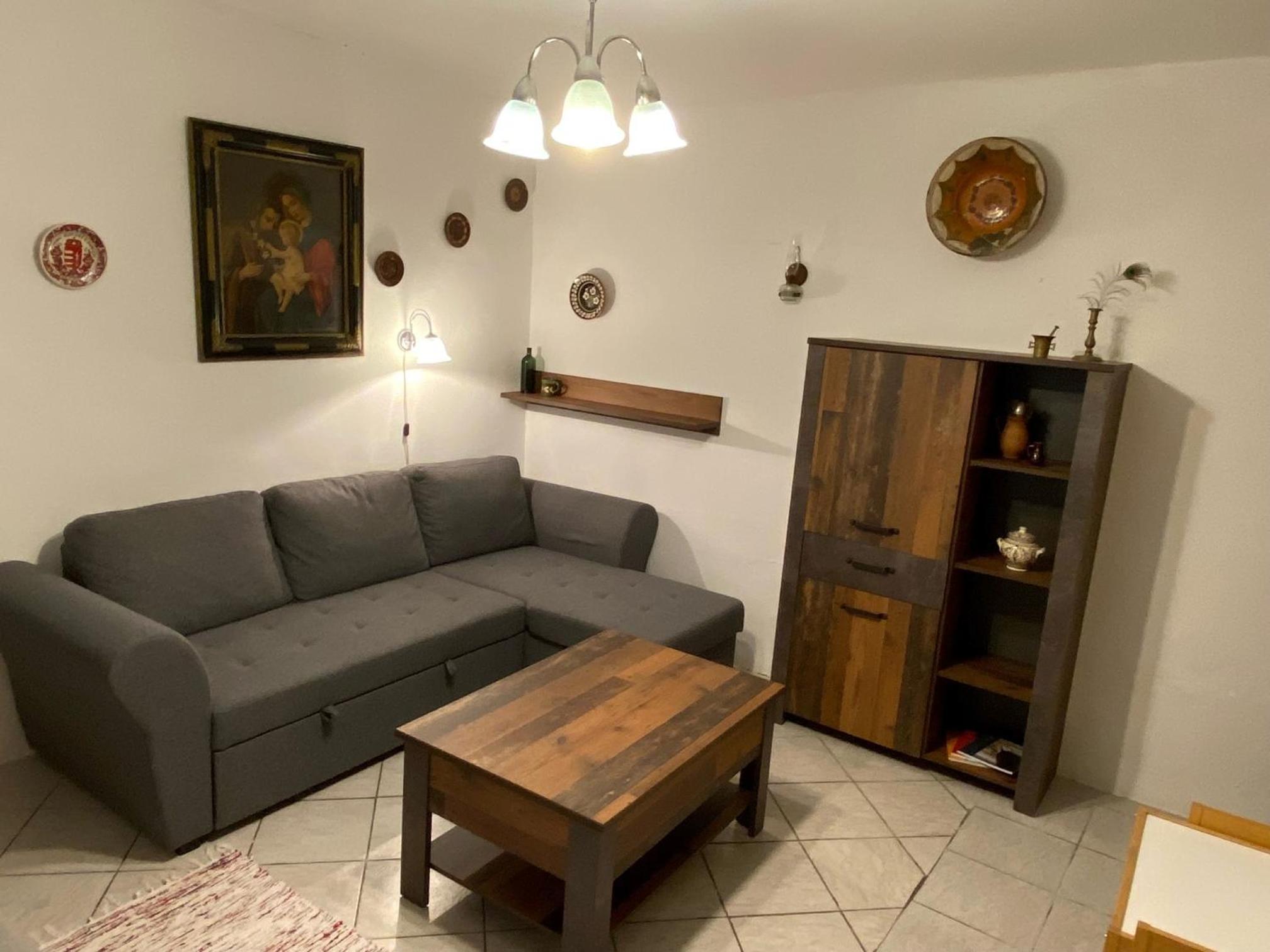 Two-Bedroom House - Photo 2