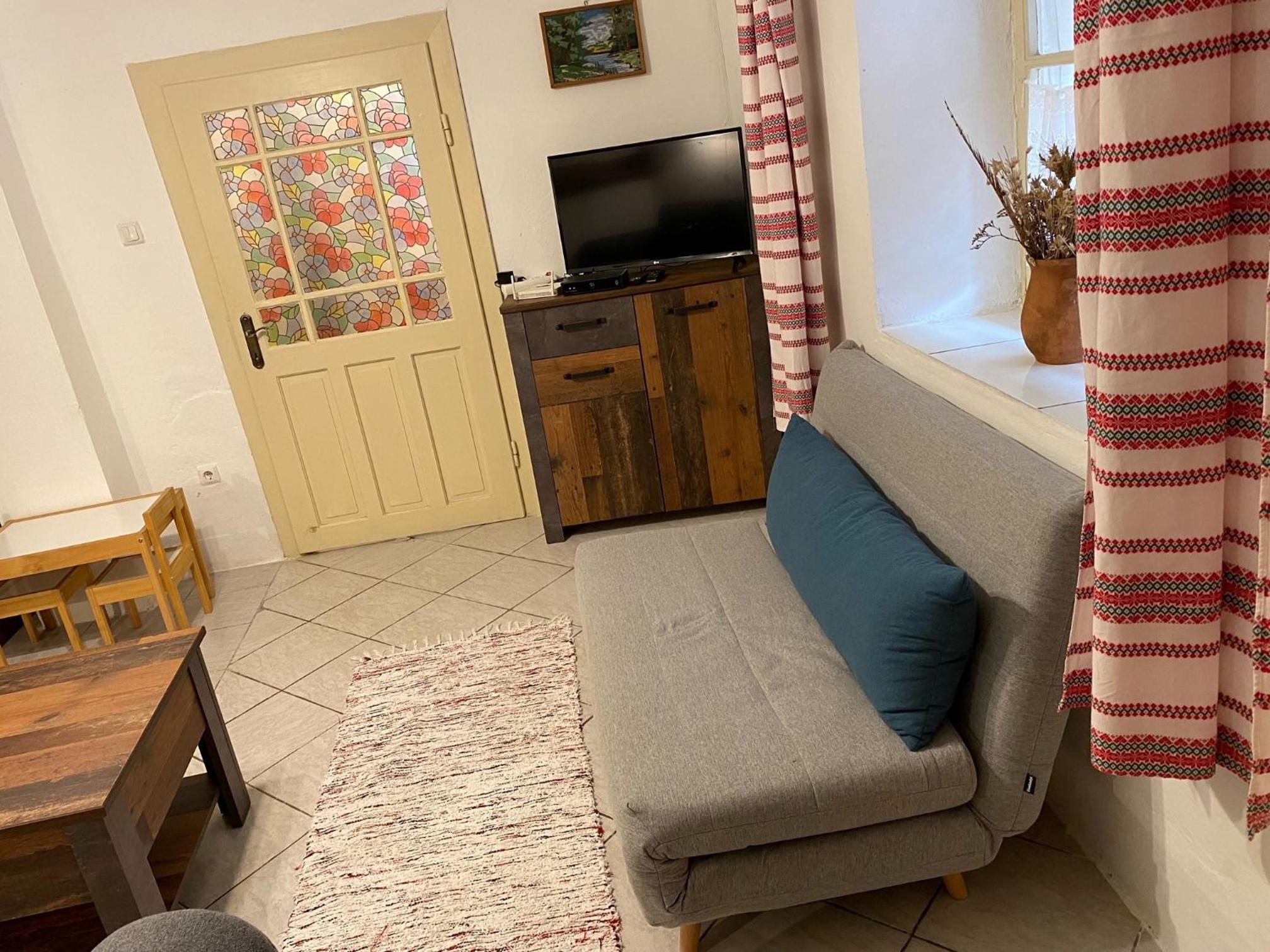 Two-Bedroom House - Photo 31