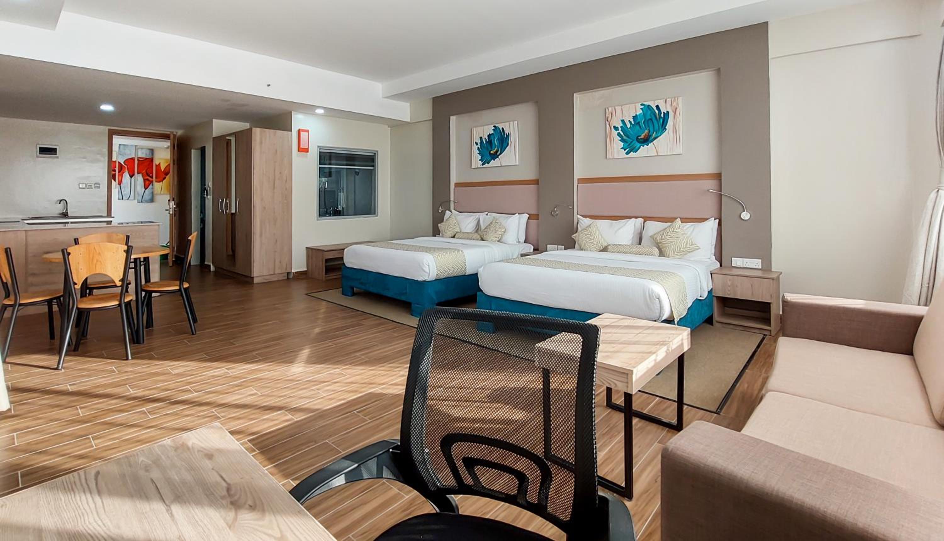 Suite - Photo 6