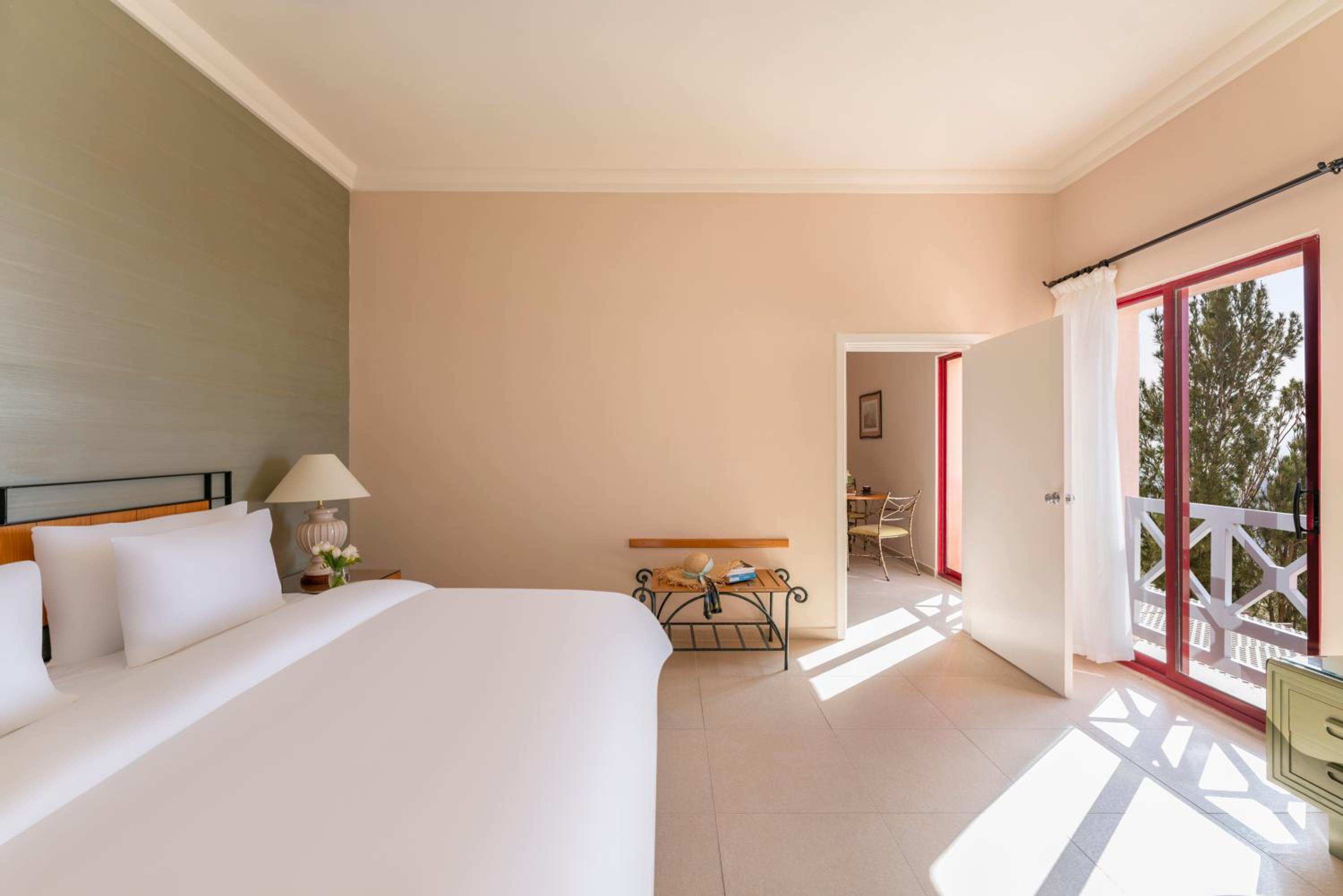 Deluxe King Suite - Photo 3