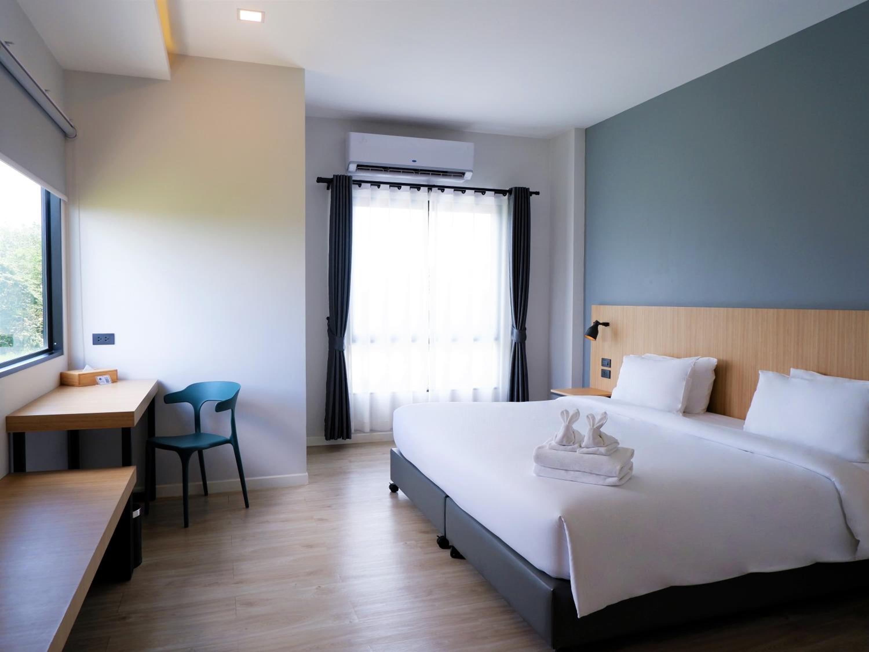 Deluxe King Room photo 2