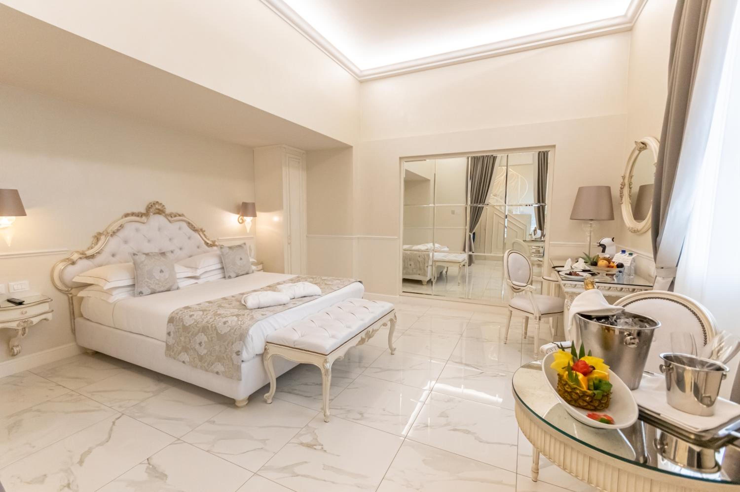 Deluxe Suite with Spa Bath and Sauna with Spa Access