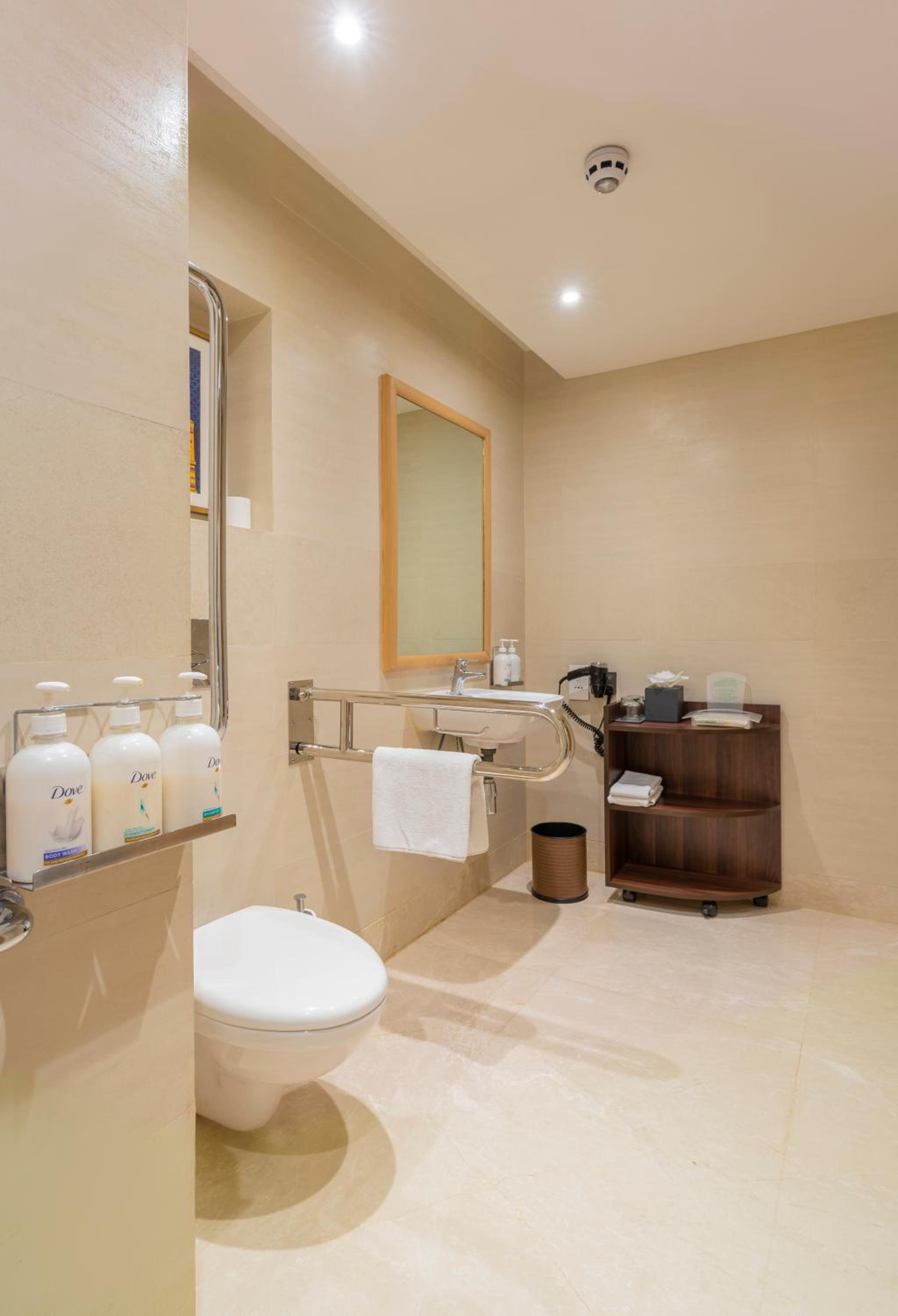 Standard Room with 15% off on F&B | 20% off on laundry | Happy Hours (1+1) from 12 noon to 8 pm