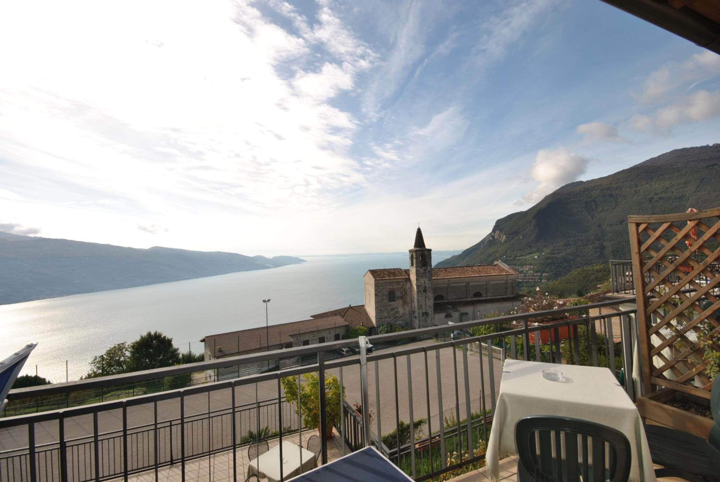 Superior Double or Twin Room with Lake View - Photo 7
