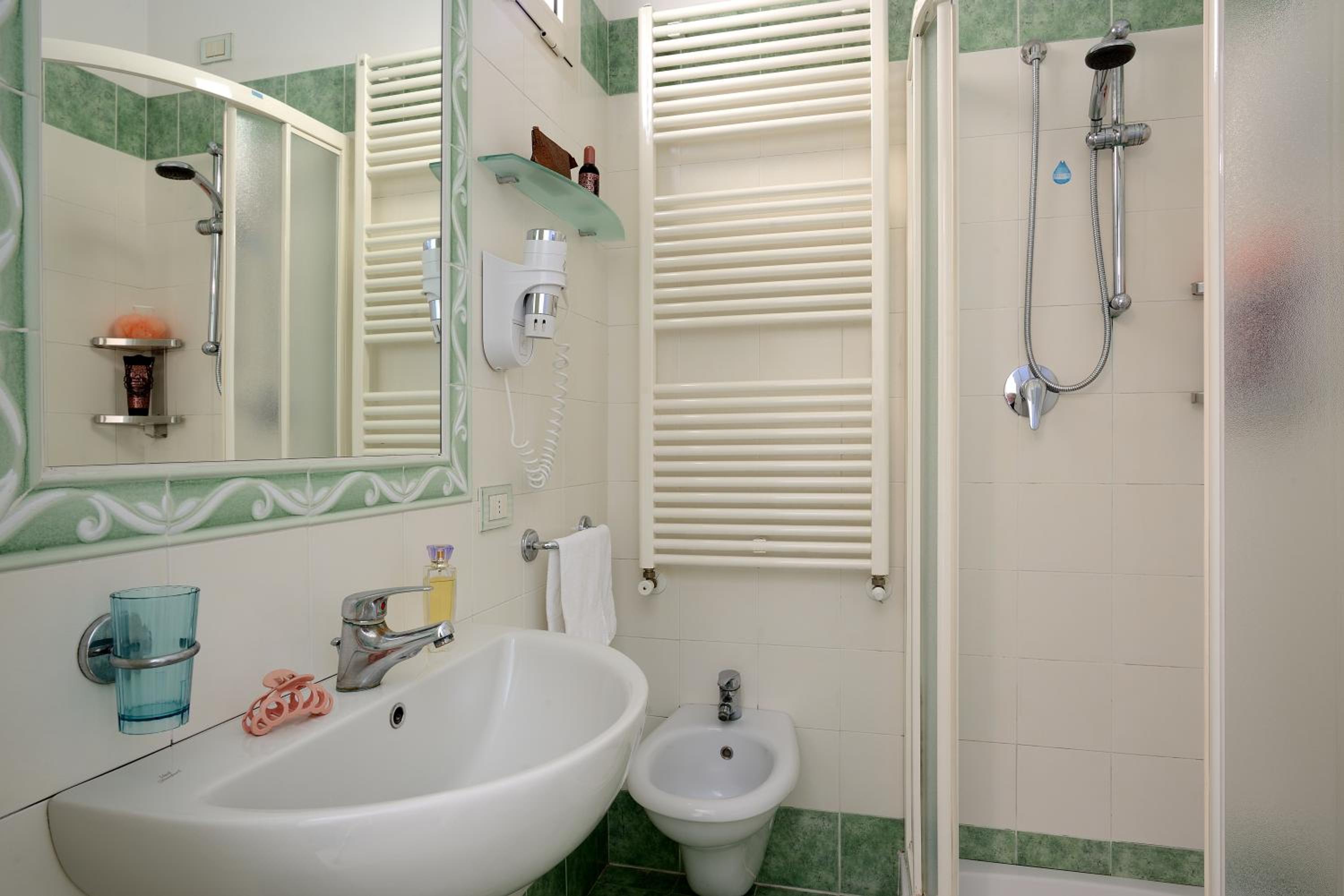 Double Room - Photo 3