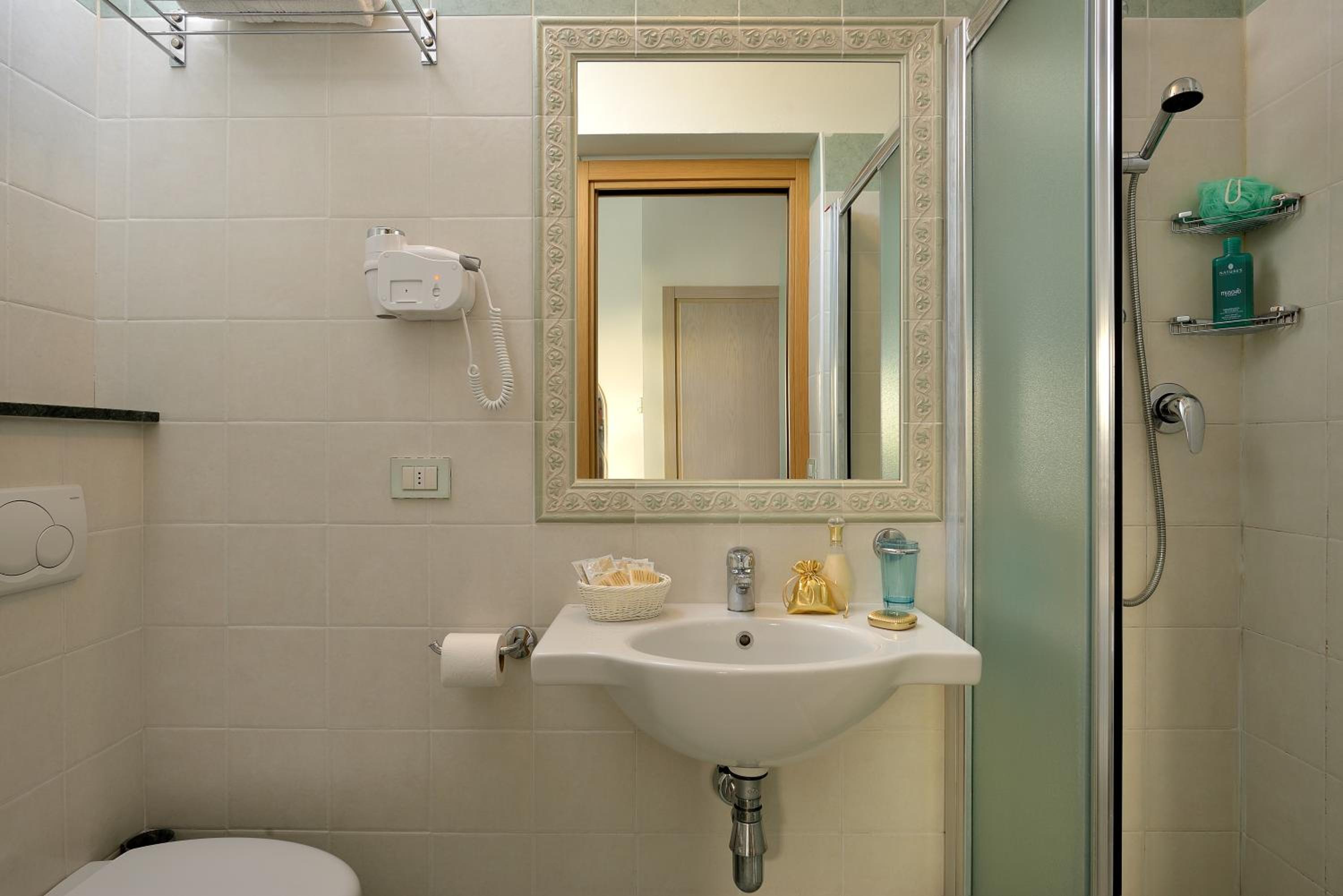Double Room - Photo 2