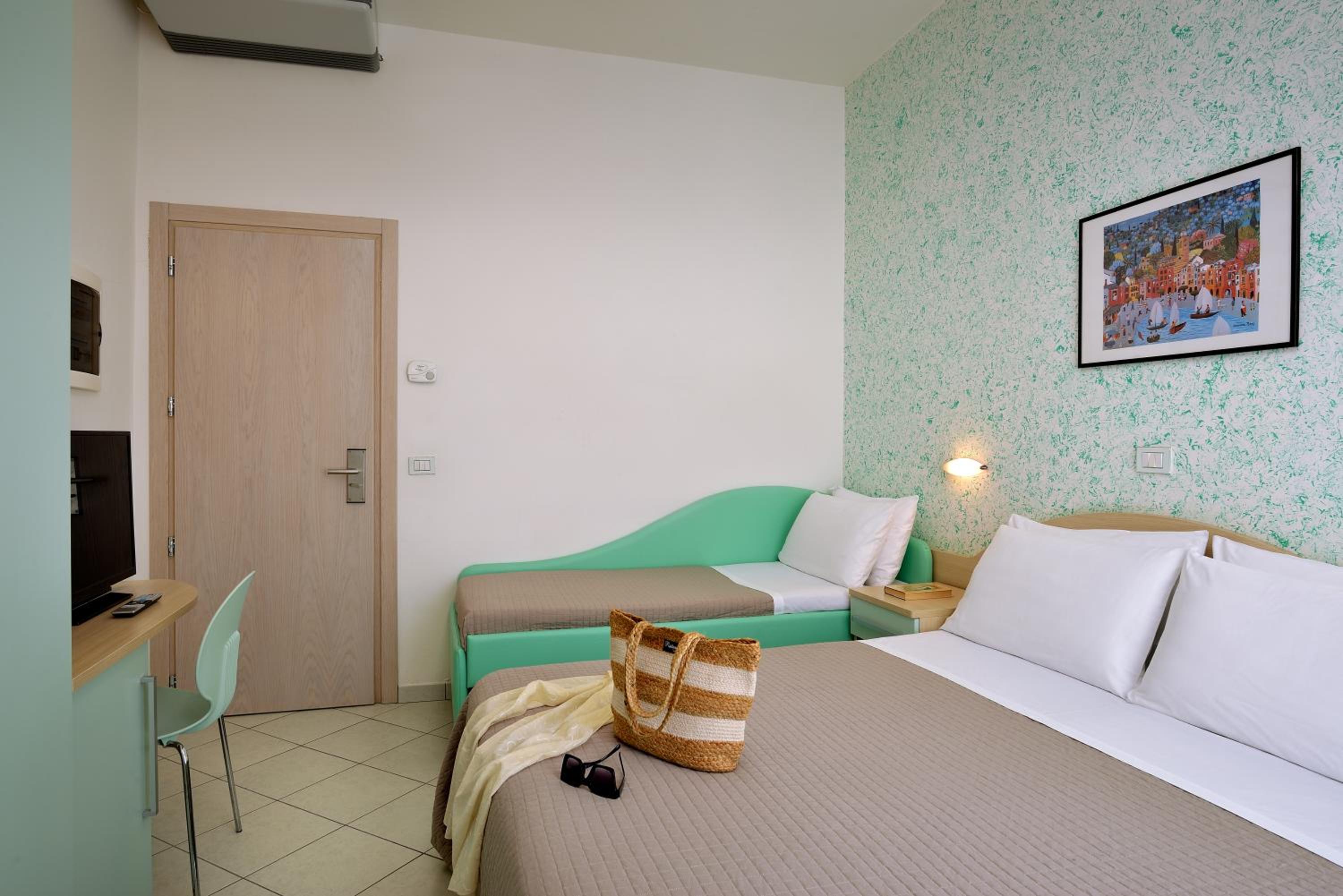 Standard Quadruple Room photo 2