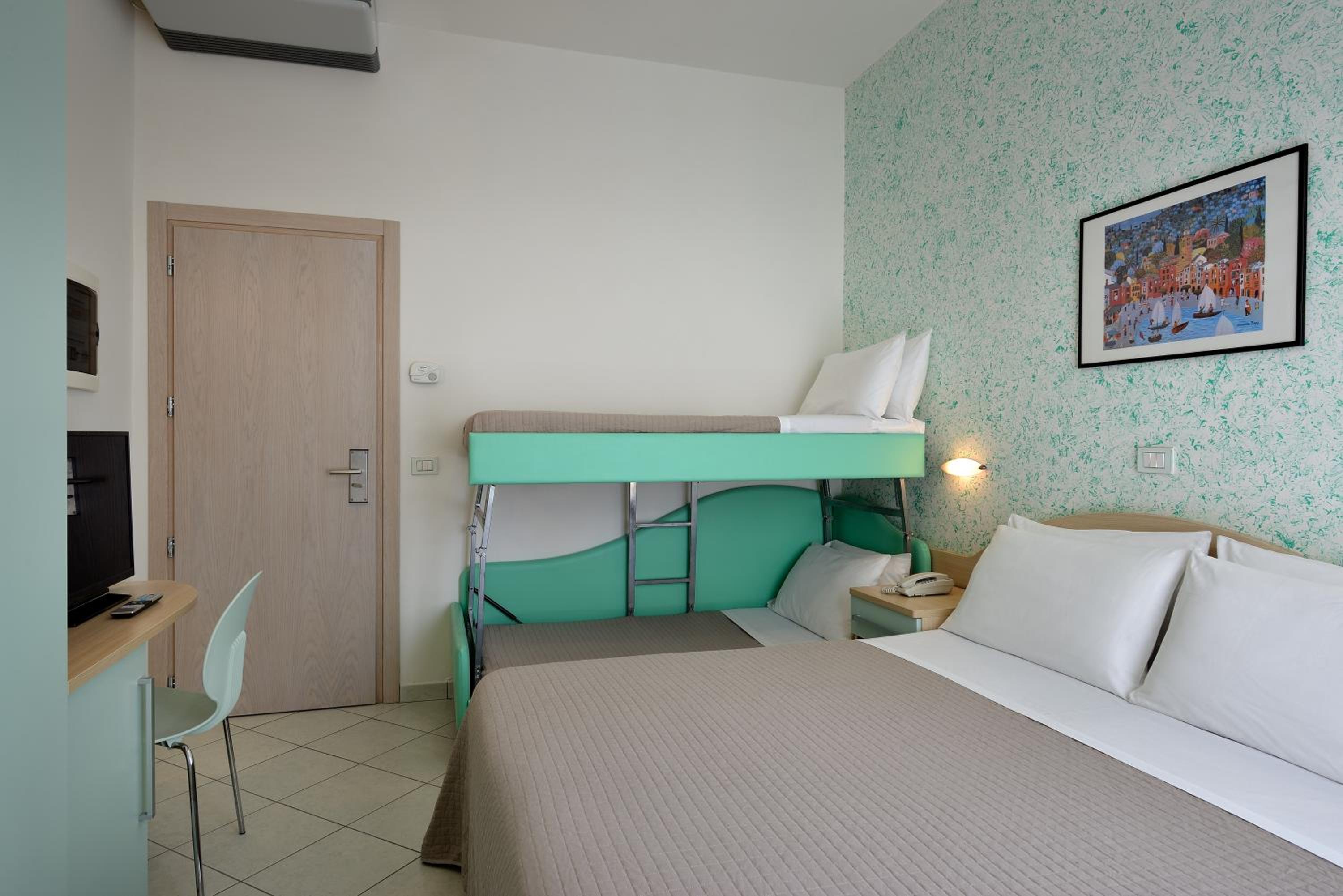 Standard Quadruple Room photo 1