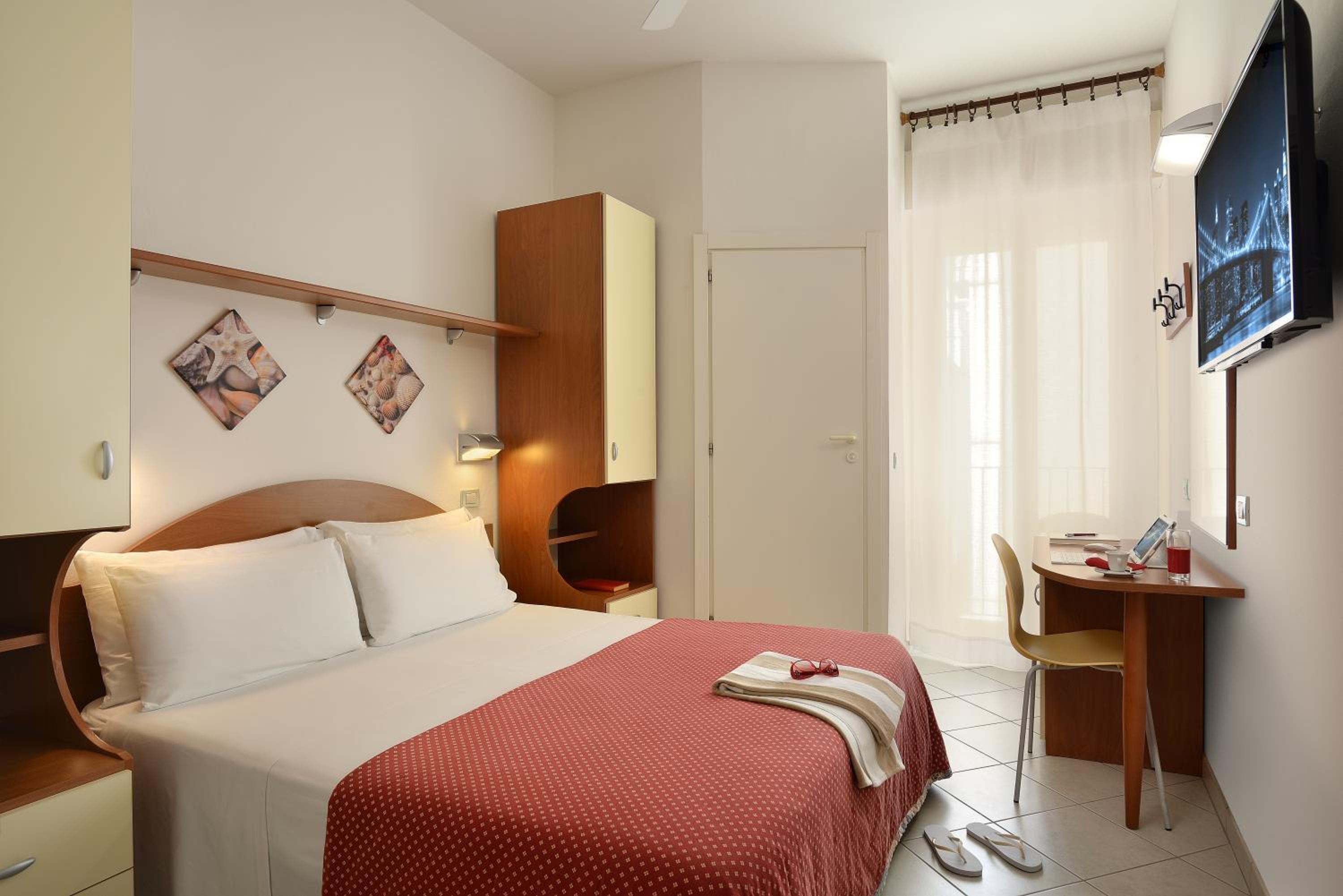Small Double Room photo 1