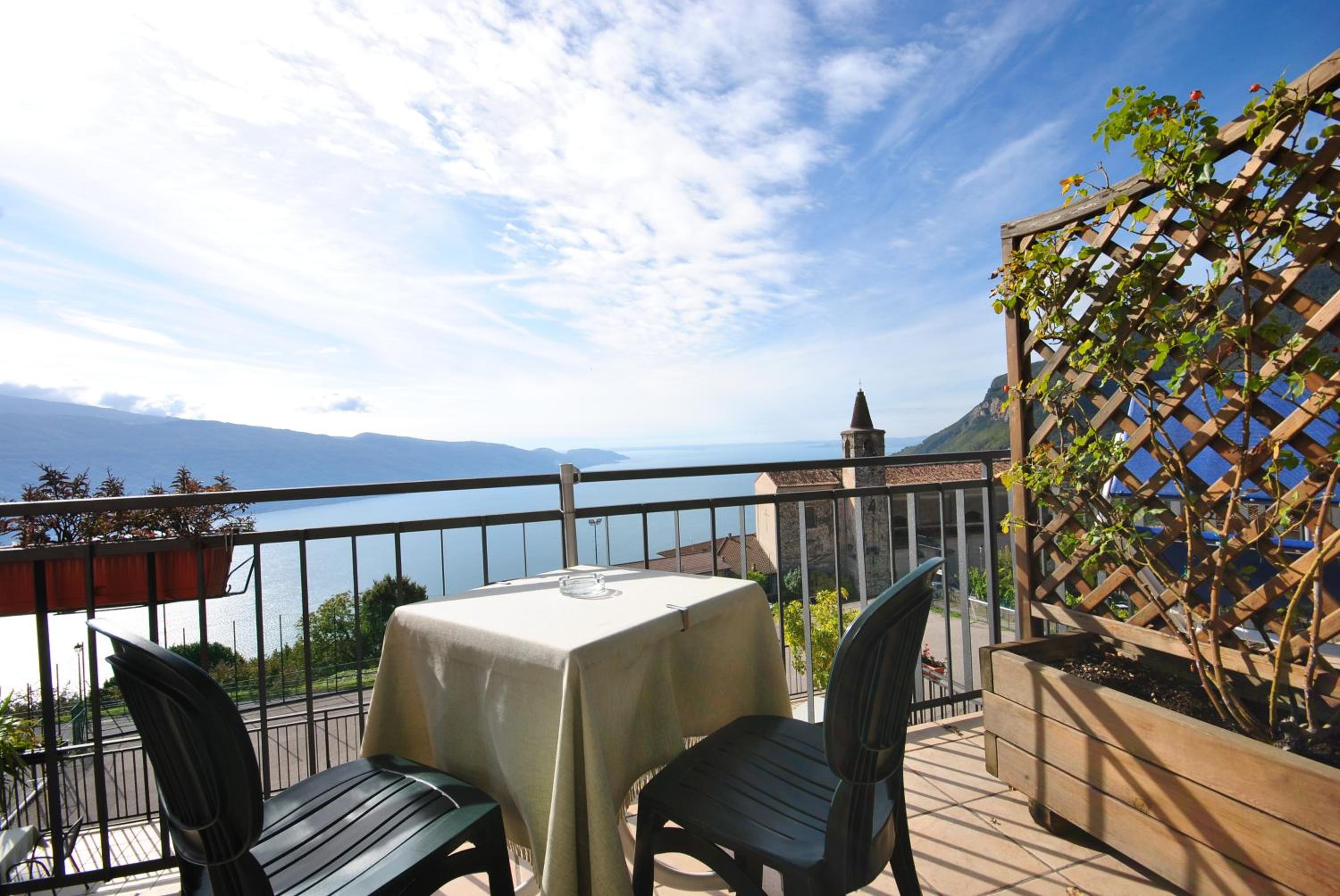 Superior Double or Twin Room with Lake View - Photo 14