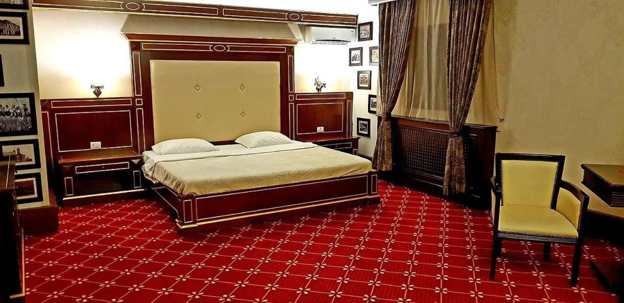 Deluxe Room (2 Adults + 1 Child) - Photo 1