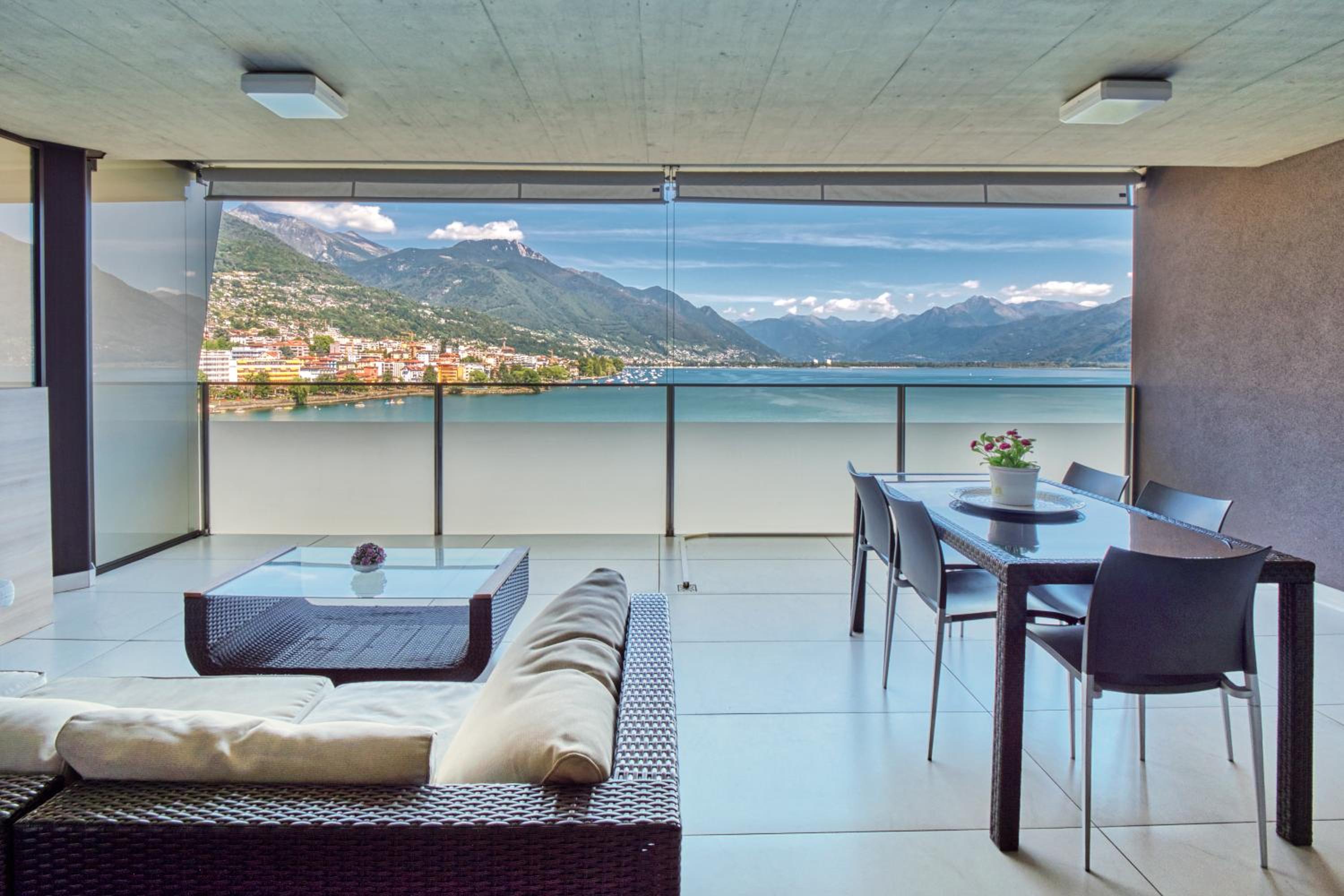 Junior Suite Deluxe with Lake View
