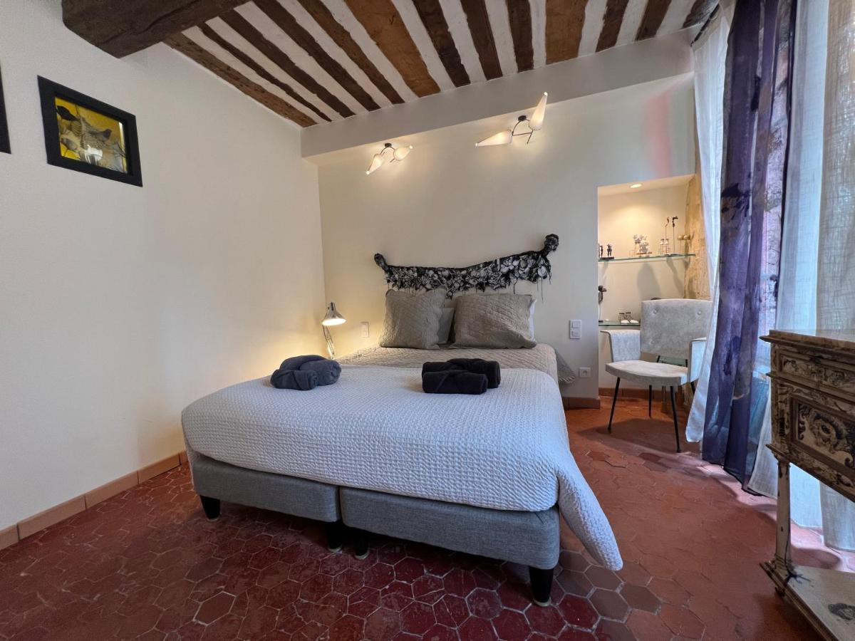Double Room with Private Bathroom - Photo 9