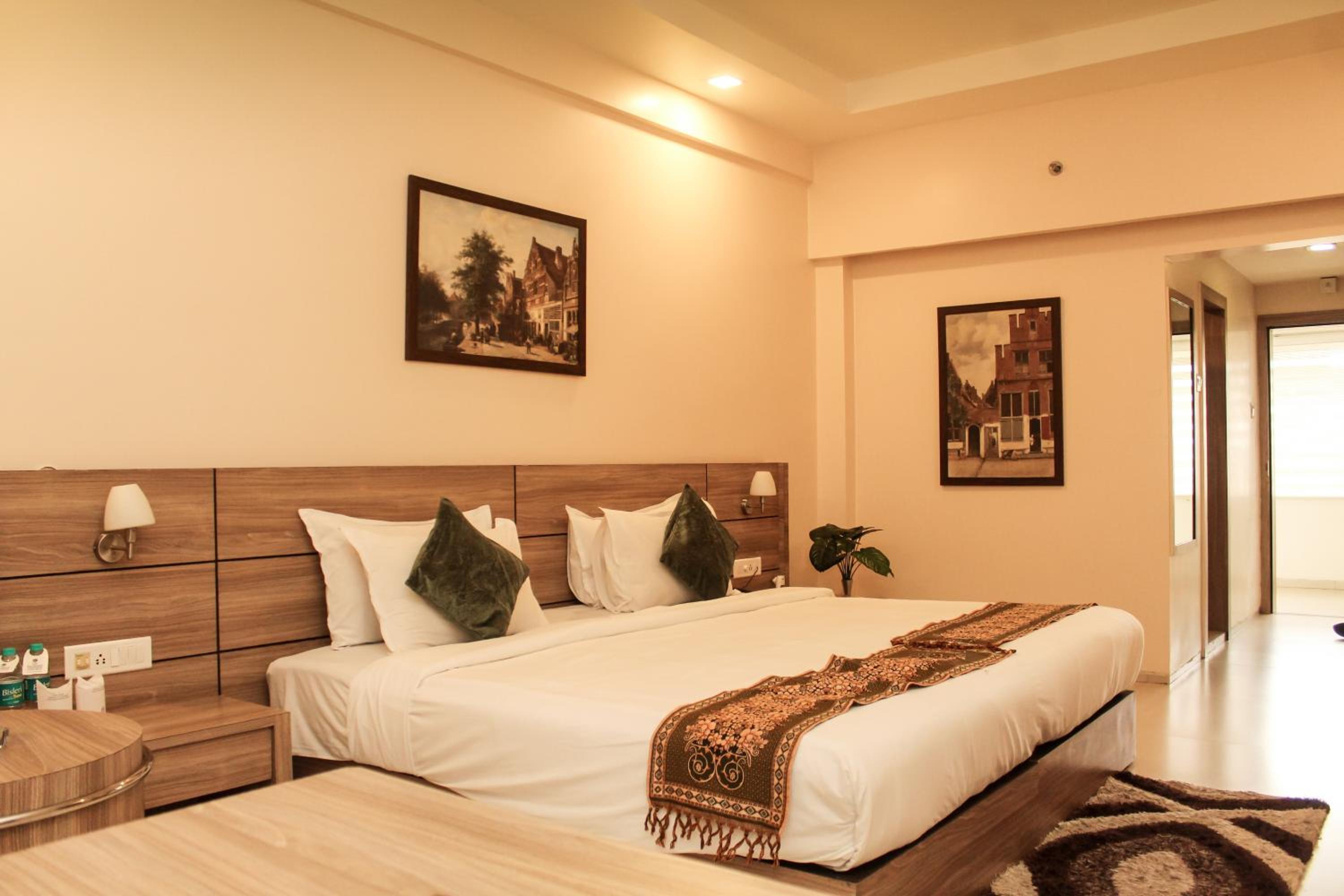 Standard Twin Room - Photo 1