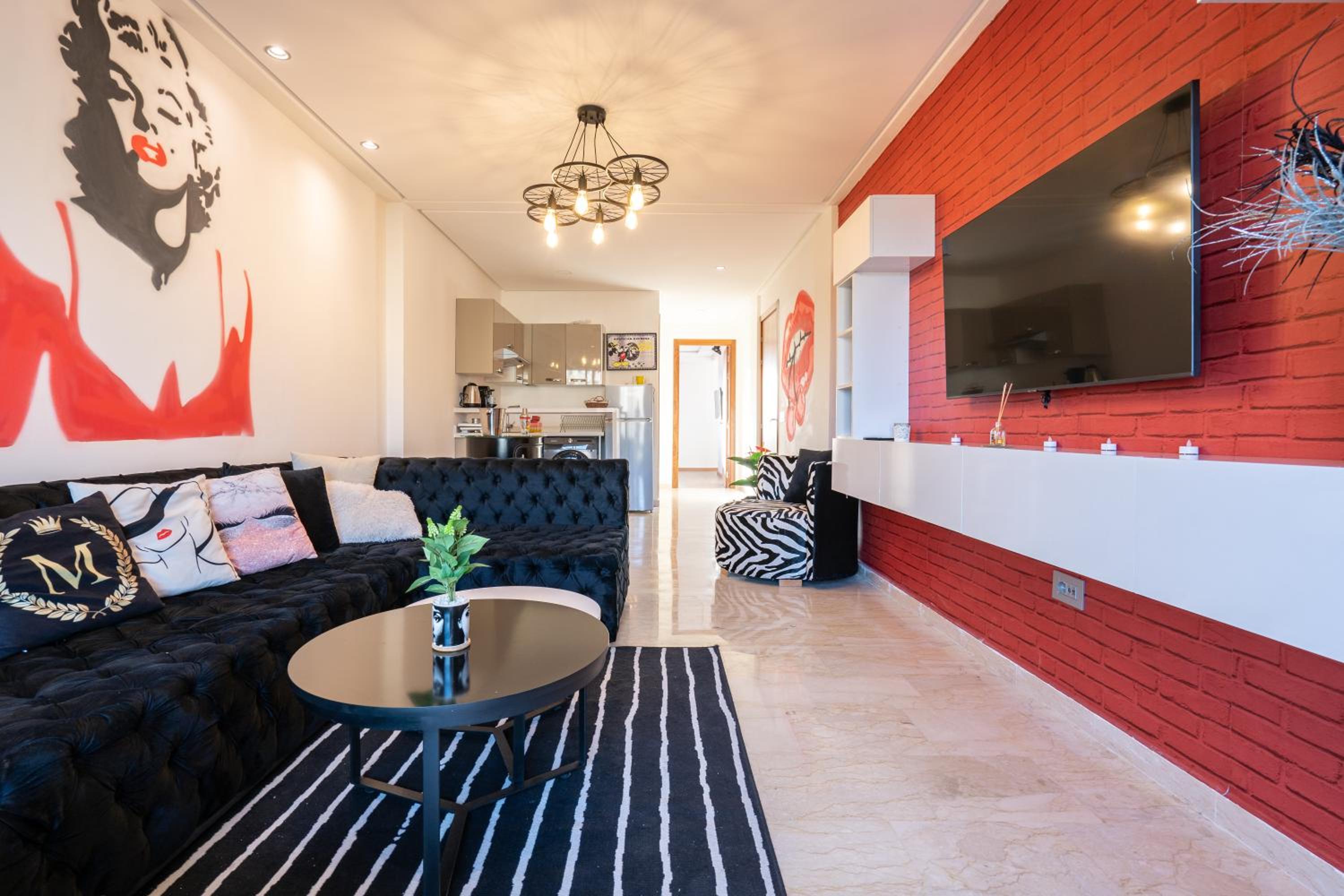 One-Bedroom Apartment - Photo 1