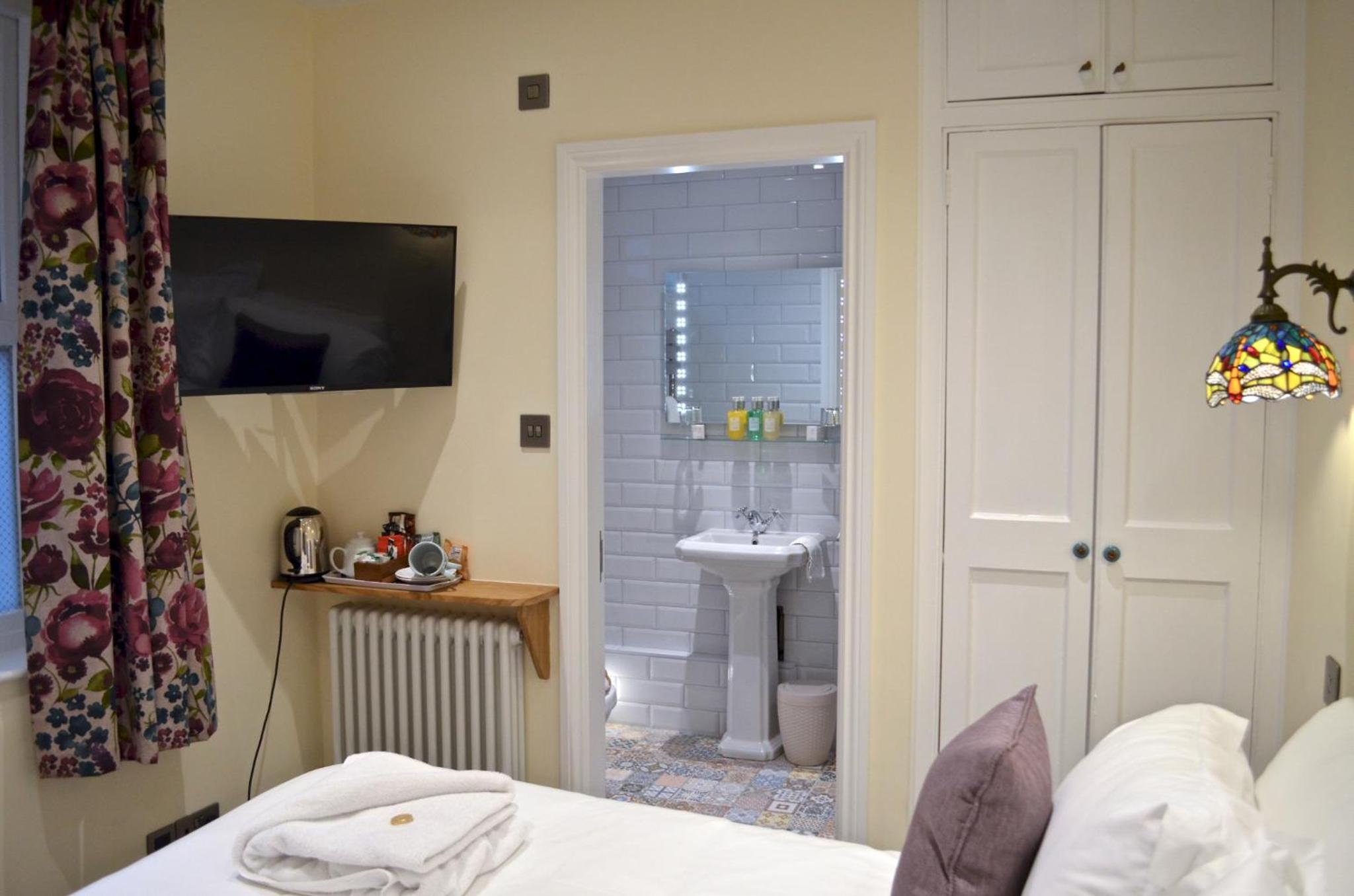 Economy Double Room photo 3
