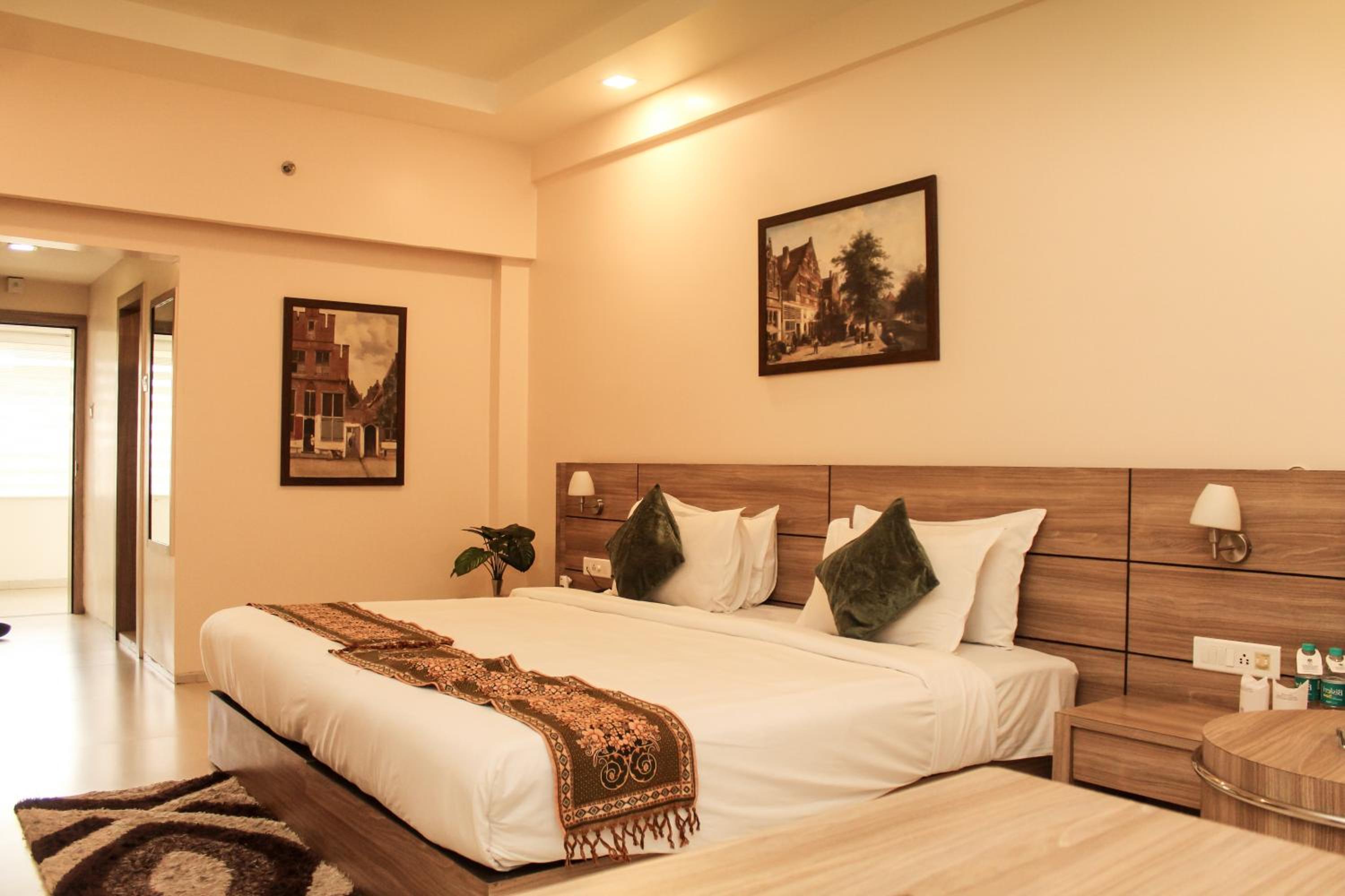 Standard Twin Room - Photo 8