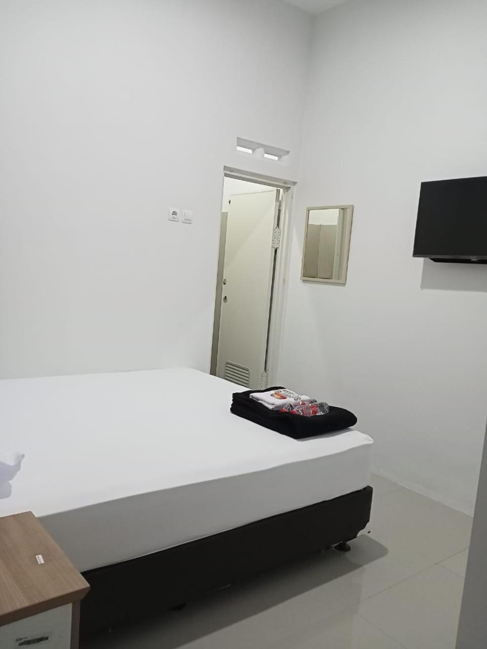 Budget Double Room photo 3