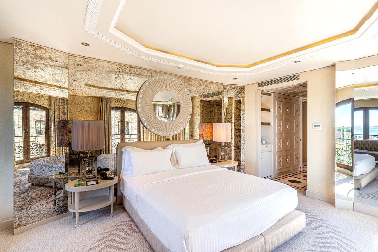Deluxe King Room with Sea View - Photo 11