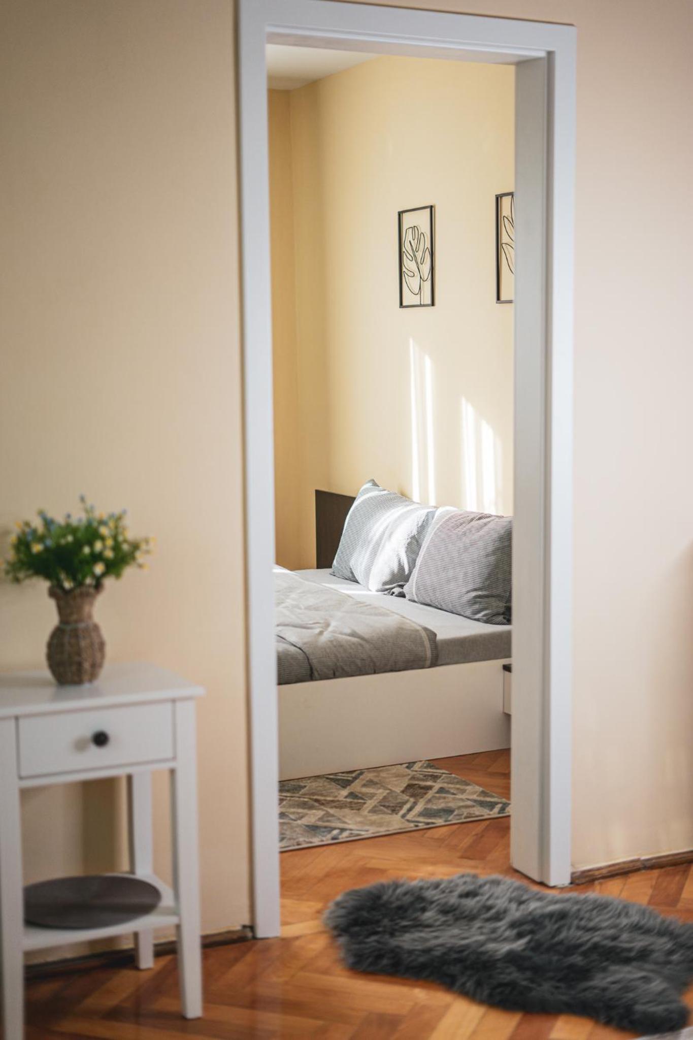 One-Bedroom Apartment - Photo 7