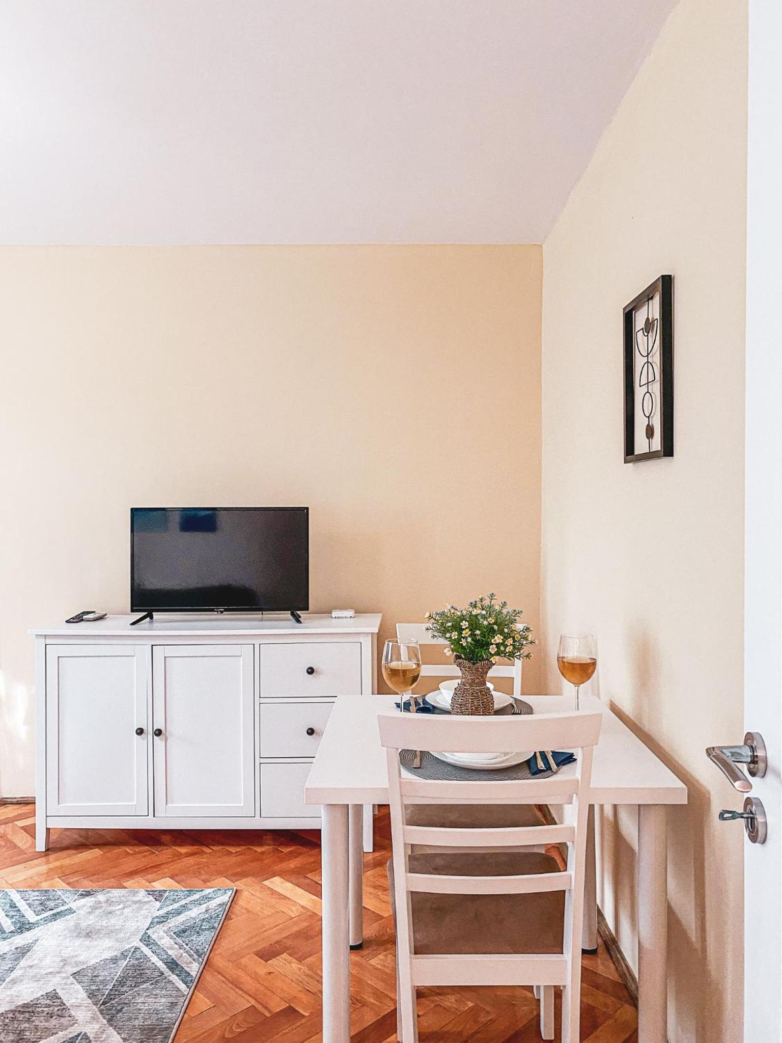 One-Bedroom Apartment - Photo 21