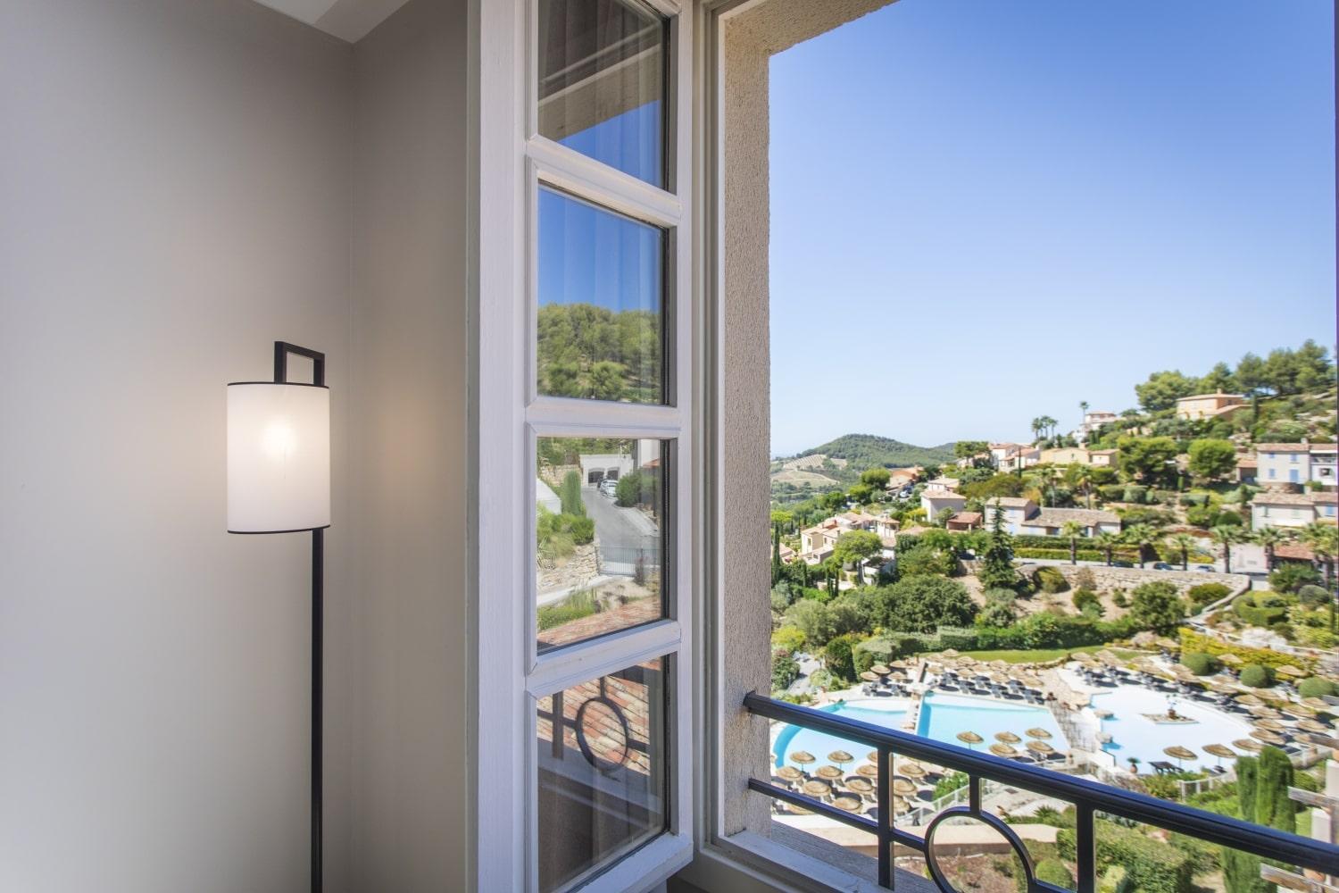 Superior Double Room with Sea View - Photo 3