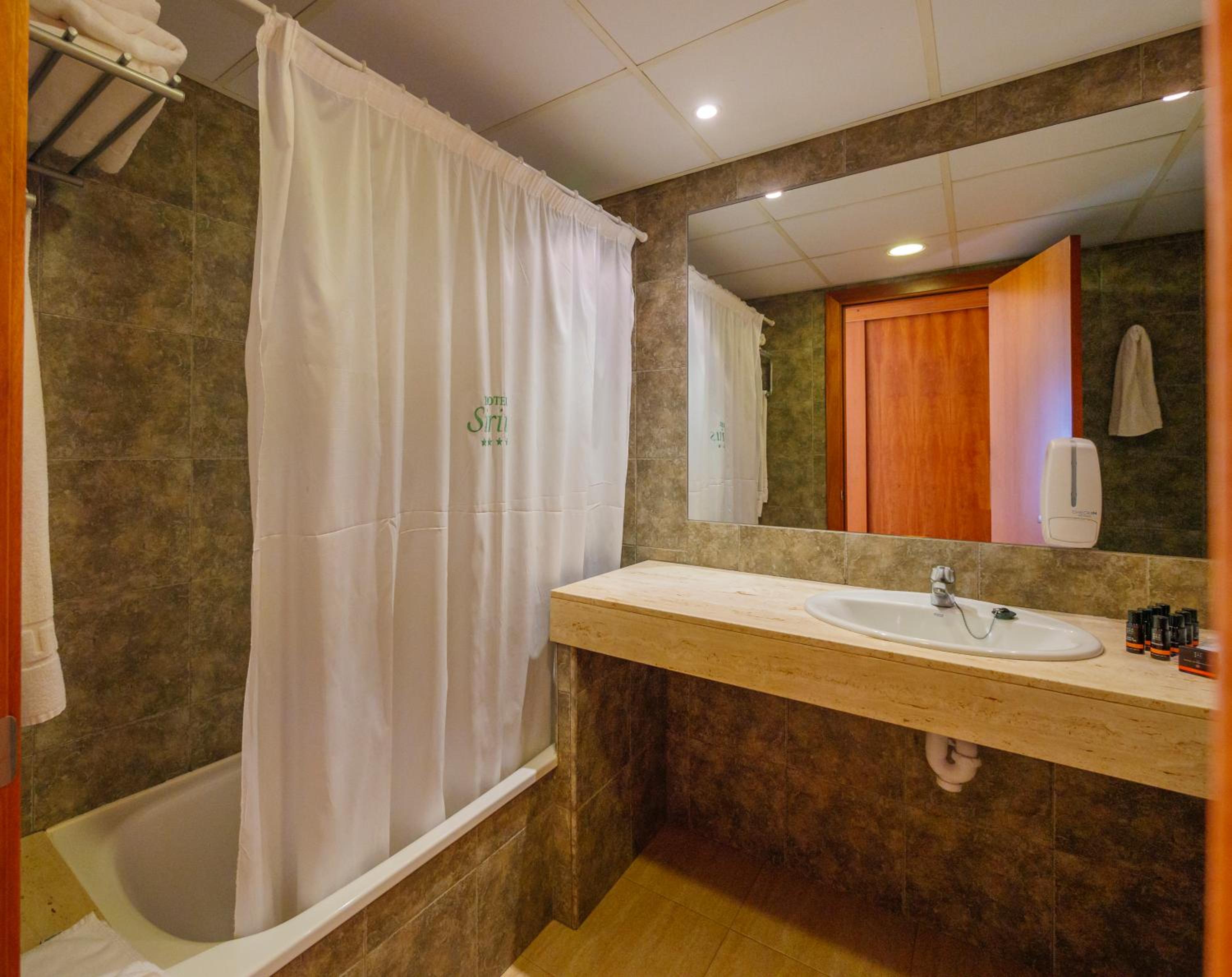 Premium Double or Twin Room - Photo 2