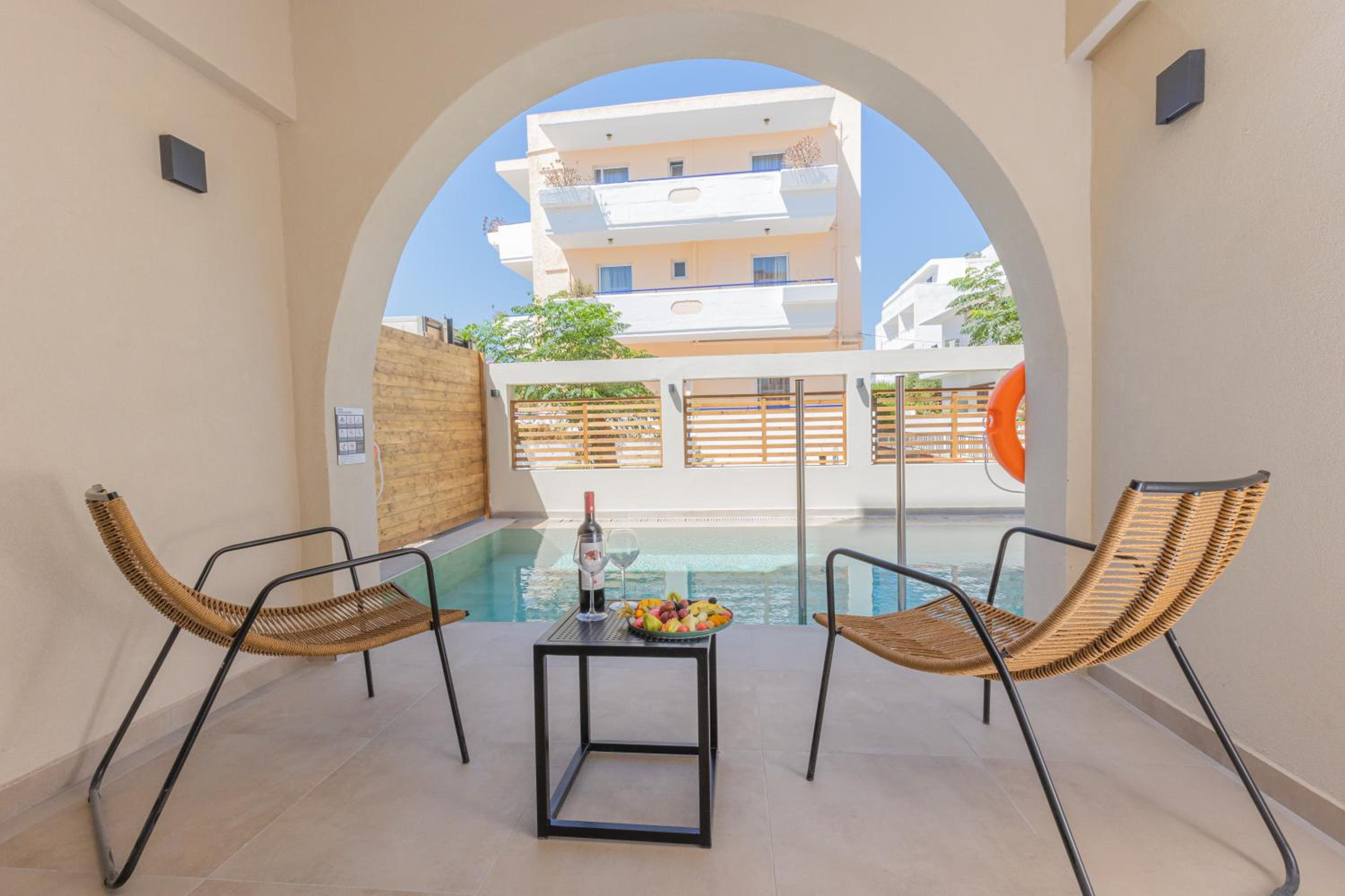 Junior Suite Garden View with Sharing Pool