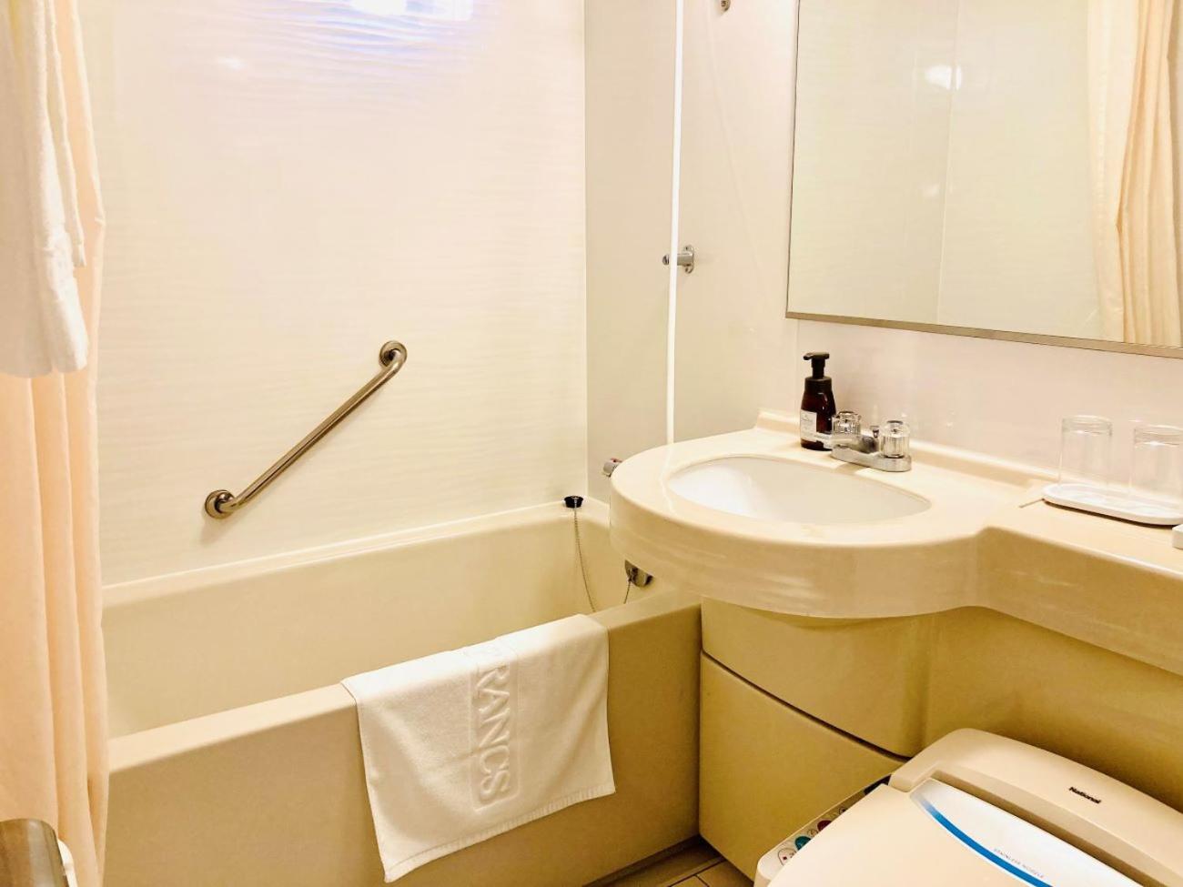 Comfort Double Room with Small Double Bed - Non-Smoking photo 2