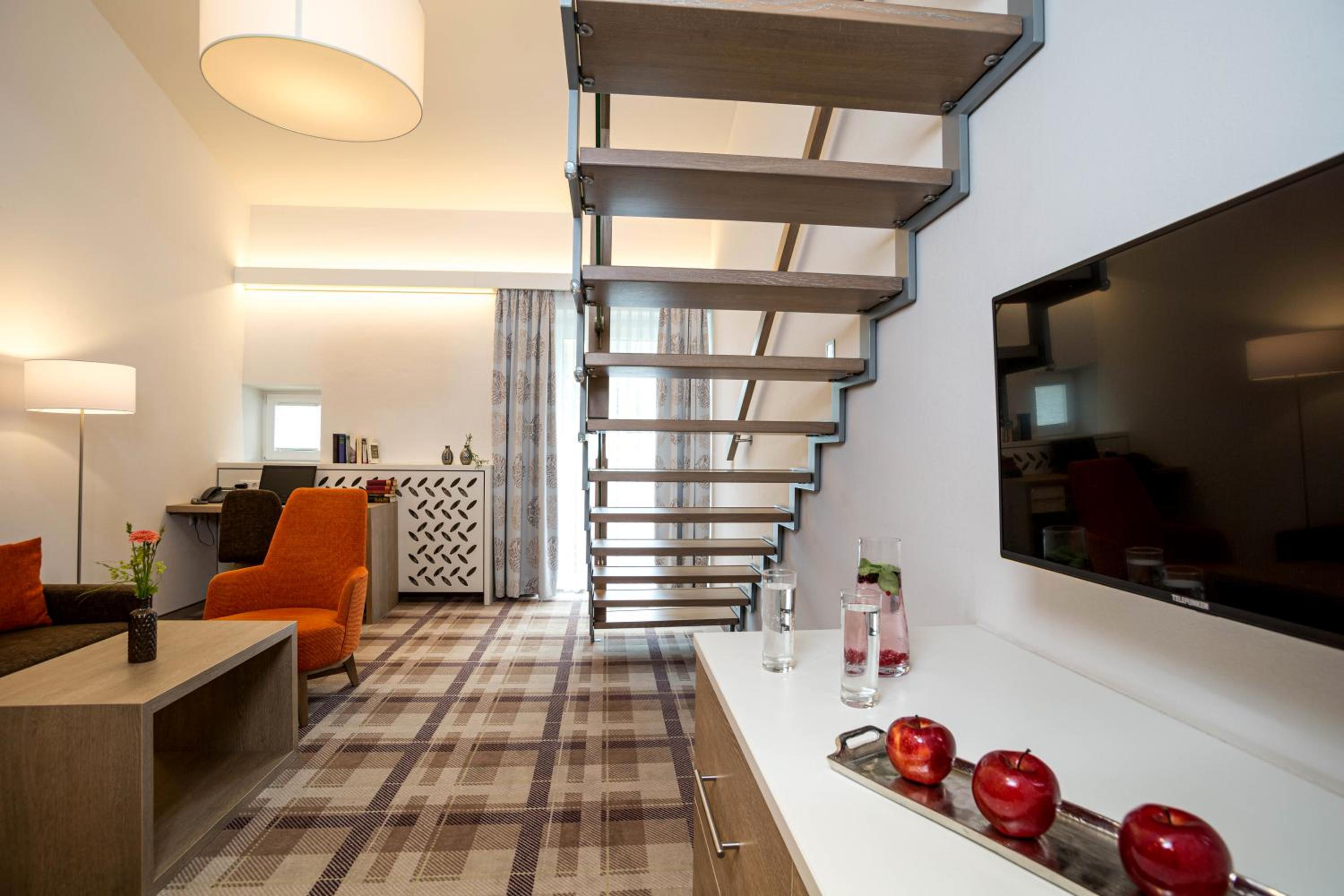 Deluxe Double Room with Balcony - Photo 9