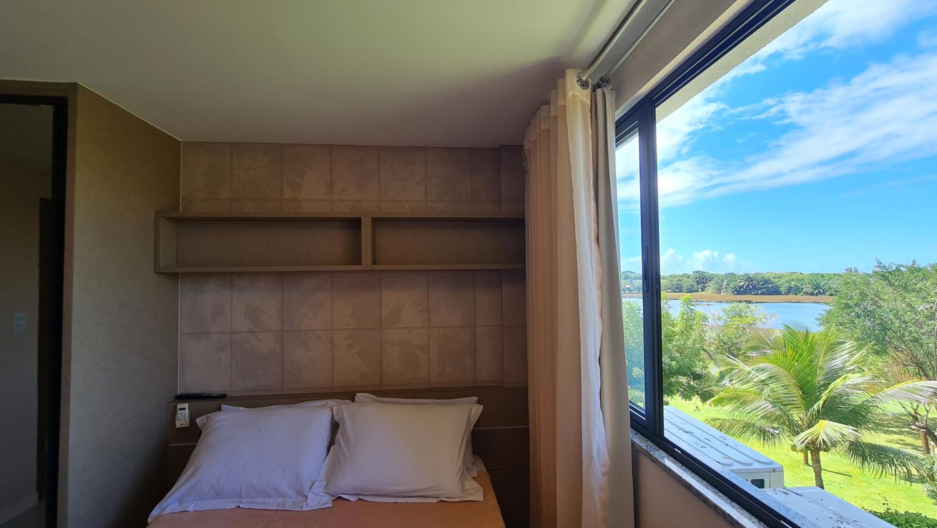 Apartment with Lake View - Photo 25