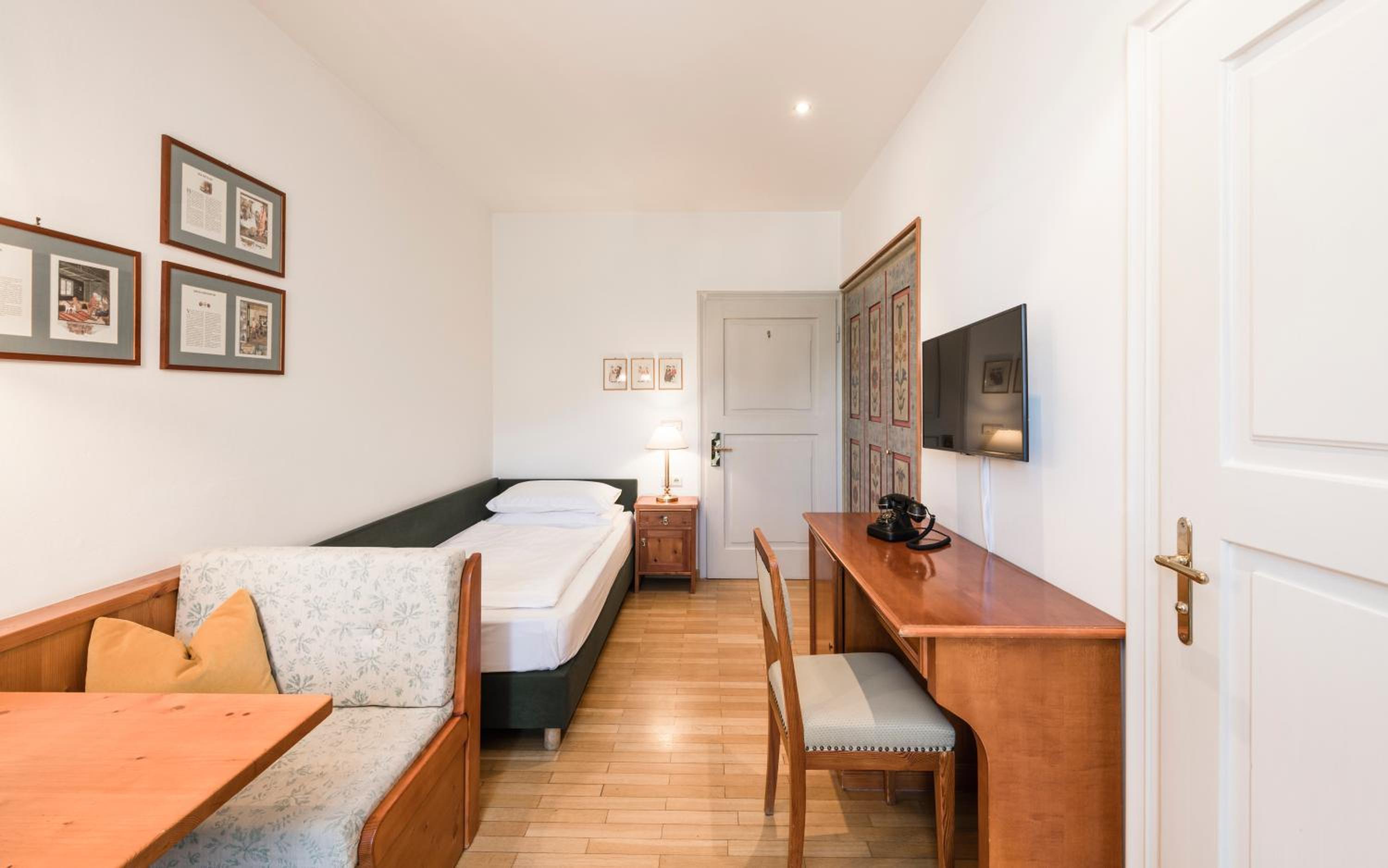 Single Room photo 3