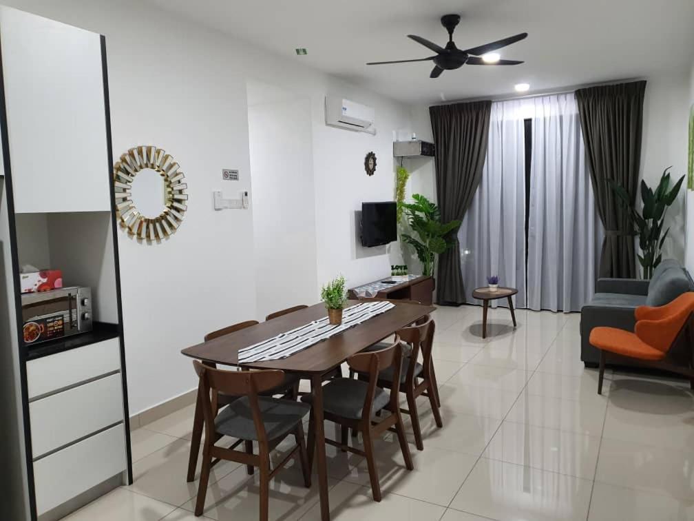 Three-Bedroom Apartment photo 2