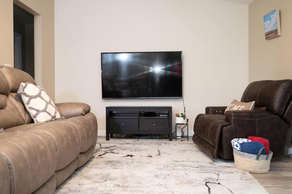Four-Bedroom House photo 2