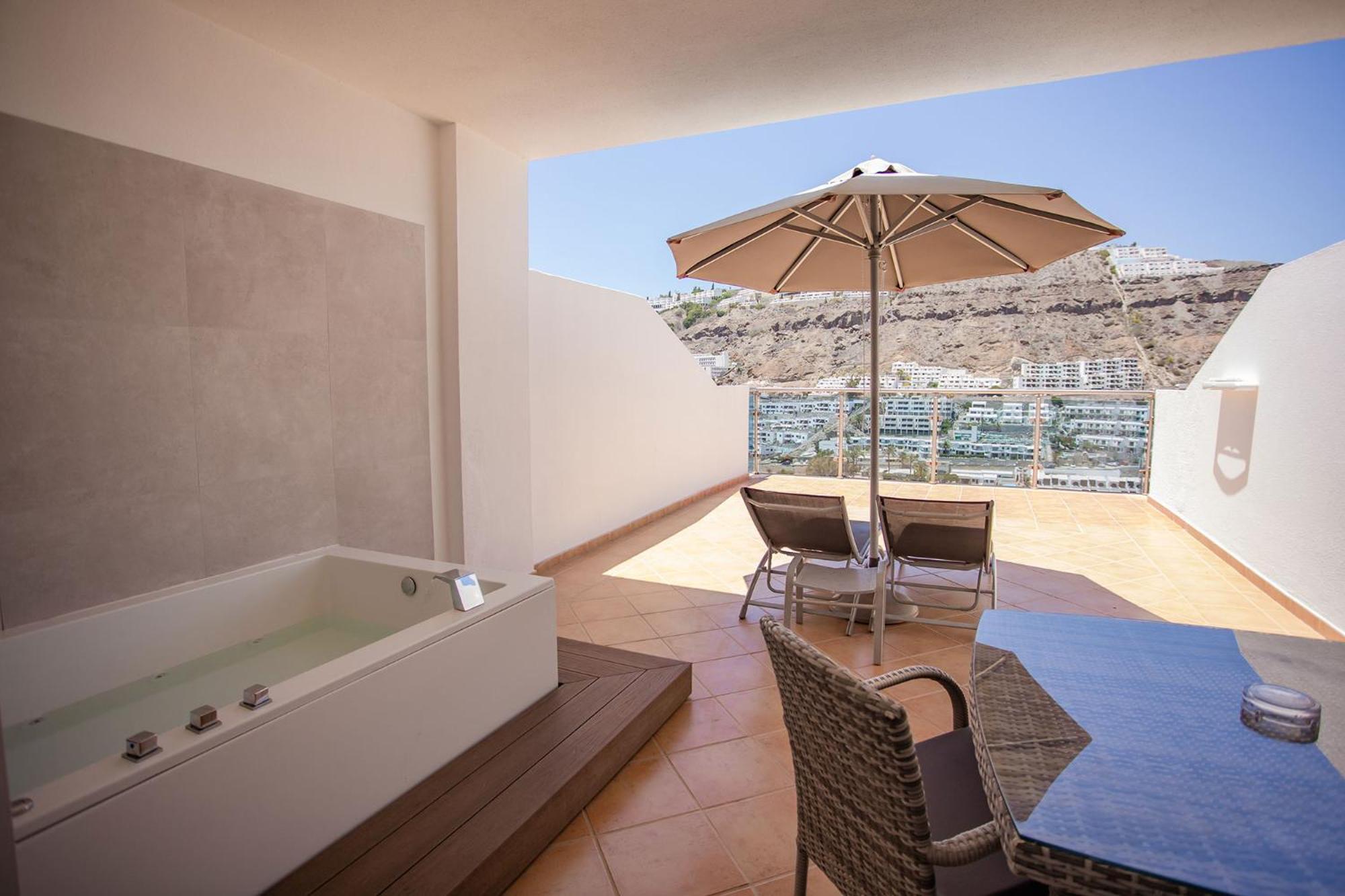 Suite Junior Superior Large Balcony High Floor