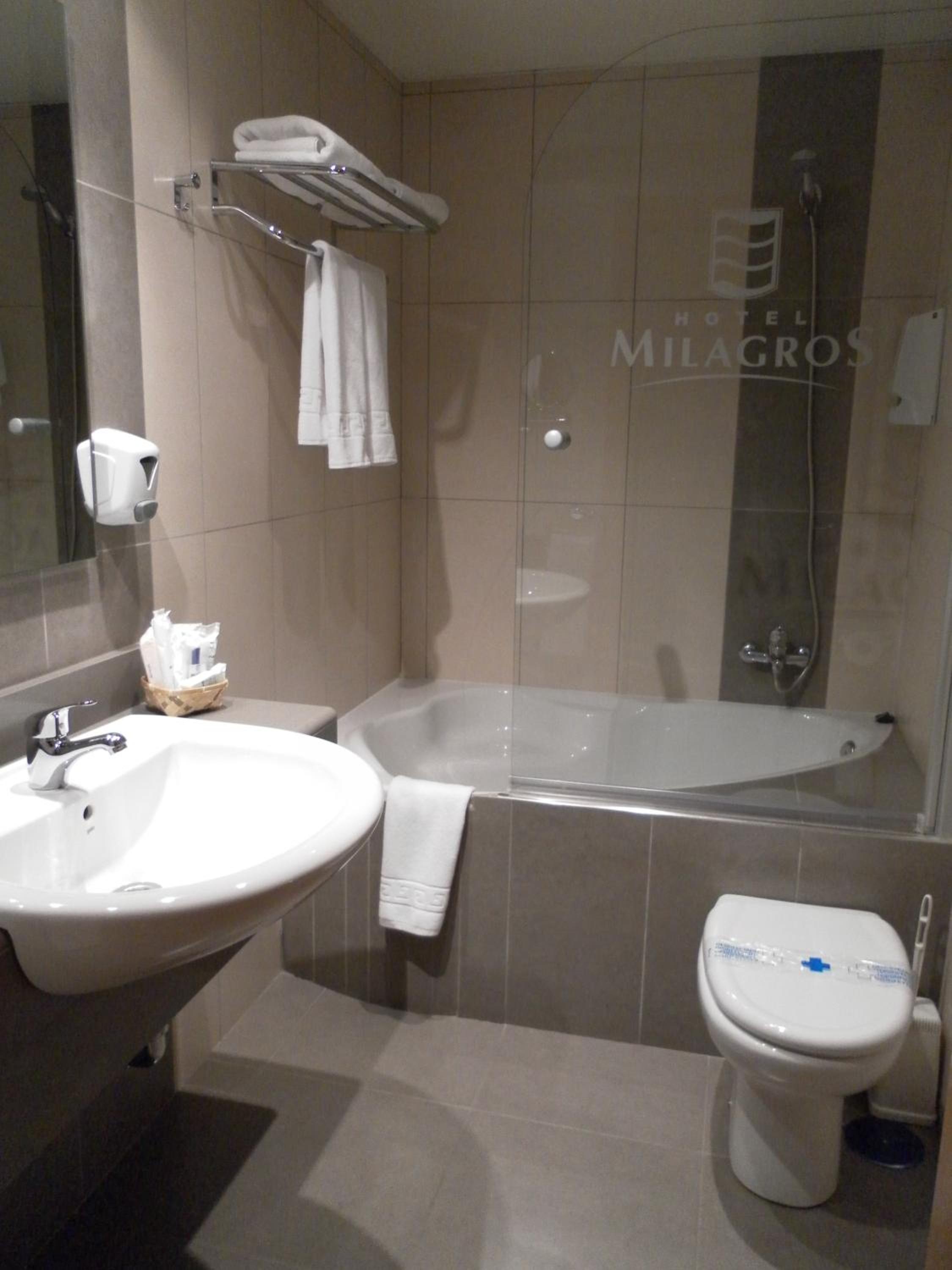 Double Room - Photo 9