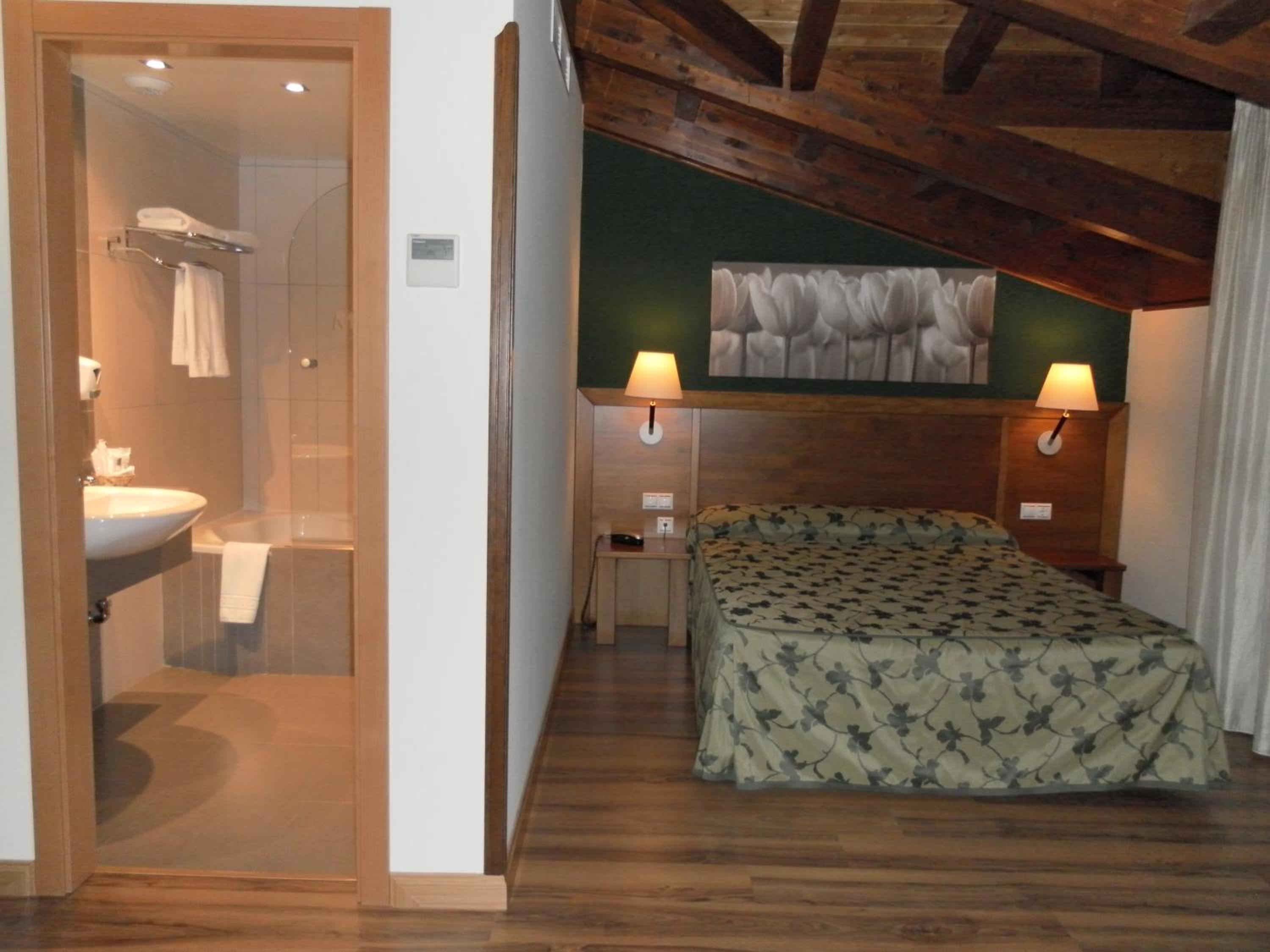 Double Room - Photo 10