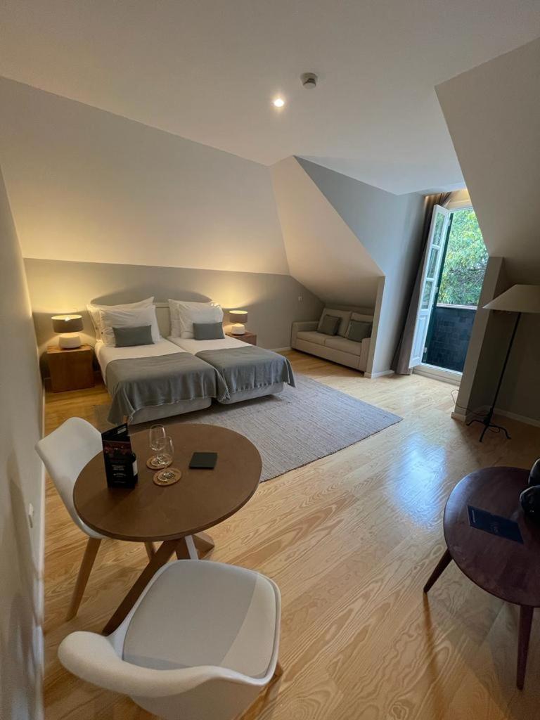Suite - Photo 1