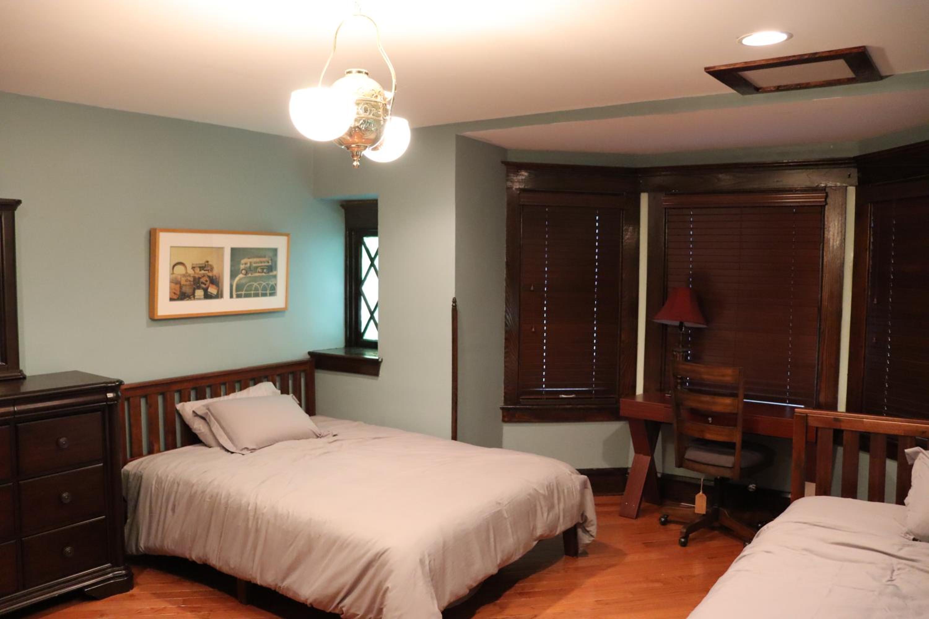 Executive Queen Room with Two Queen Beds - Photo 1