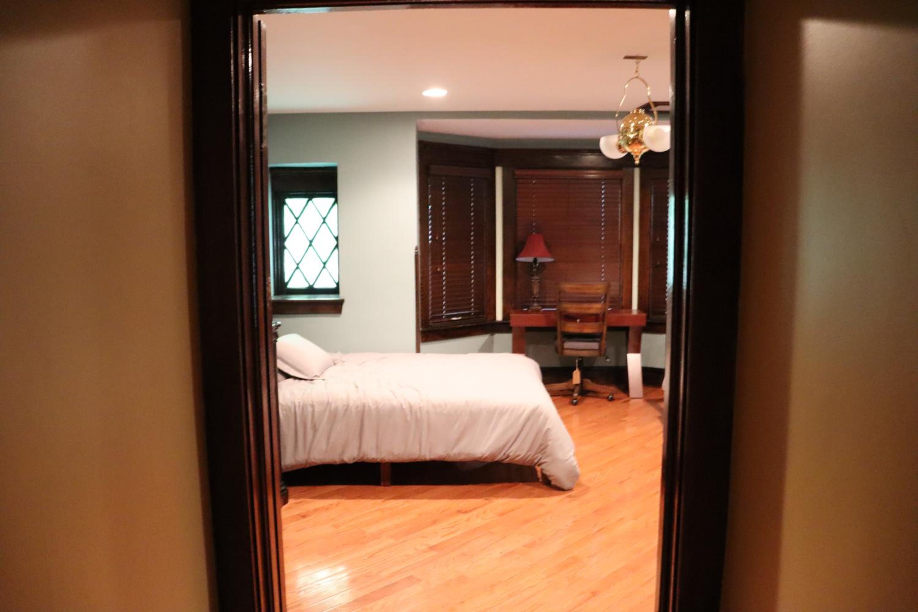 One-Bedroom Suite - Photo 5