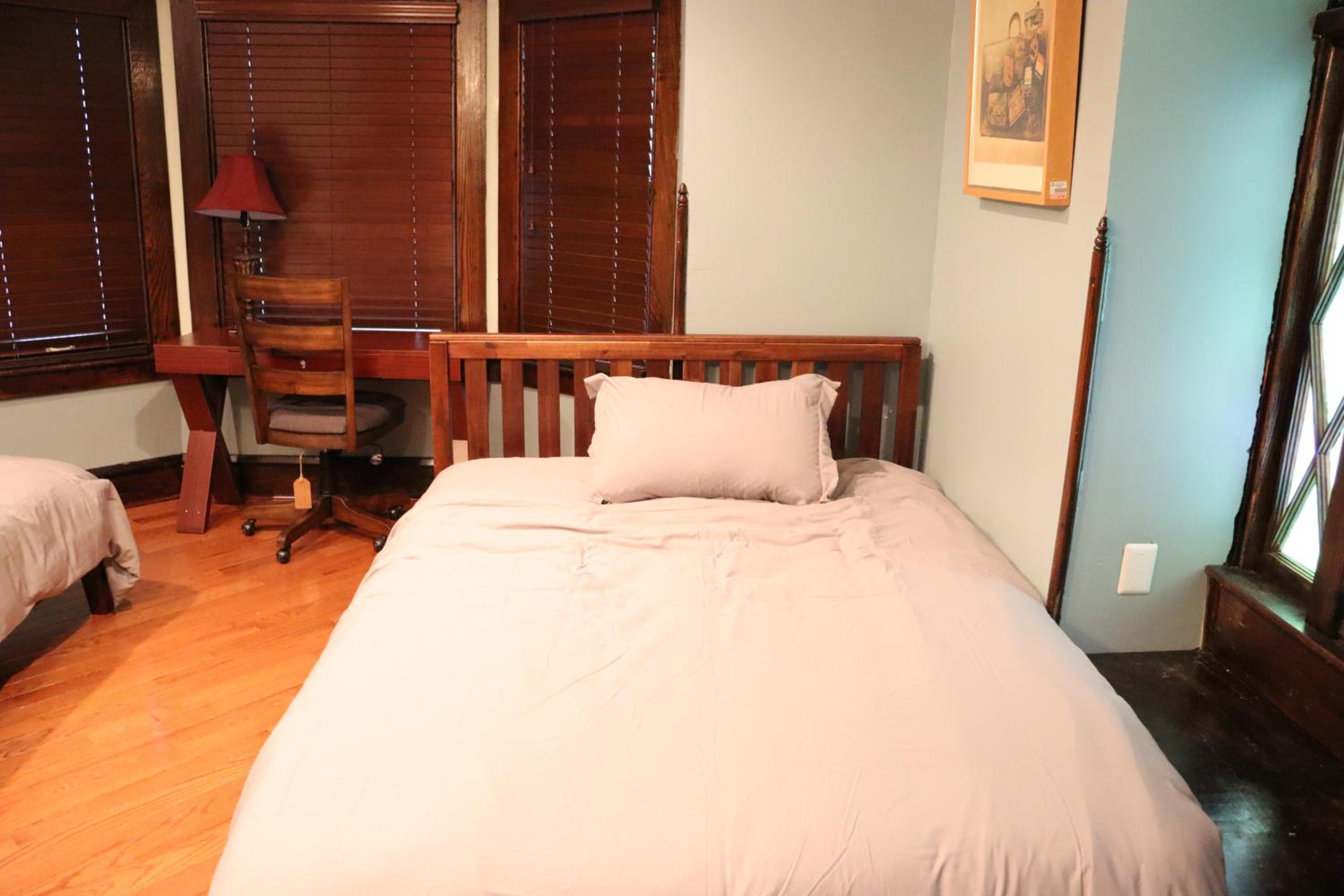 Executive Queen Room with Two Queen Beds - Photo 3