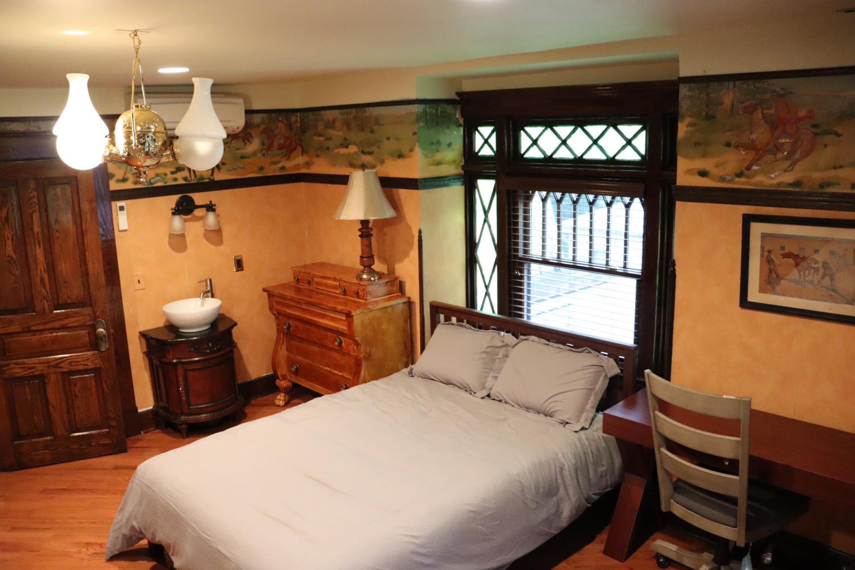 One-Bedroom Suite - Photo 3